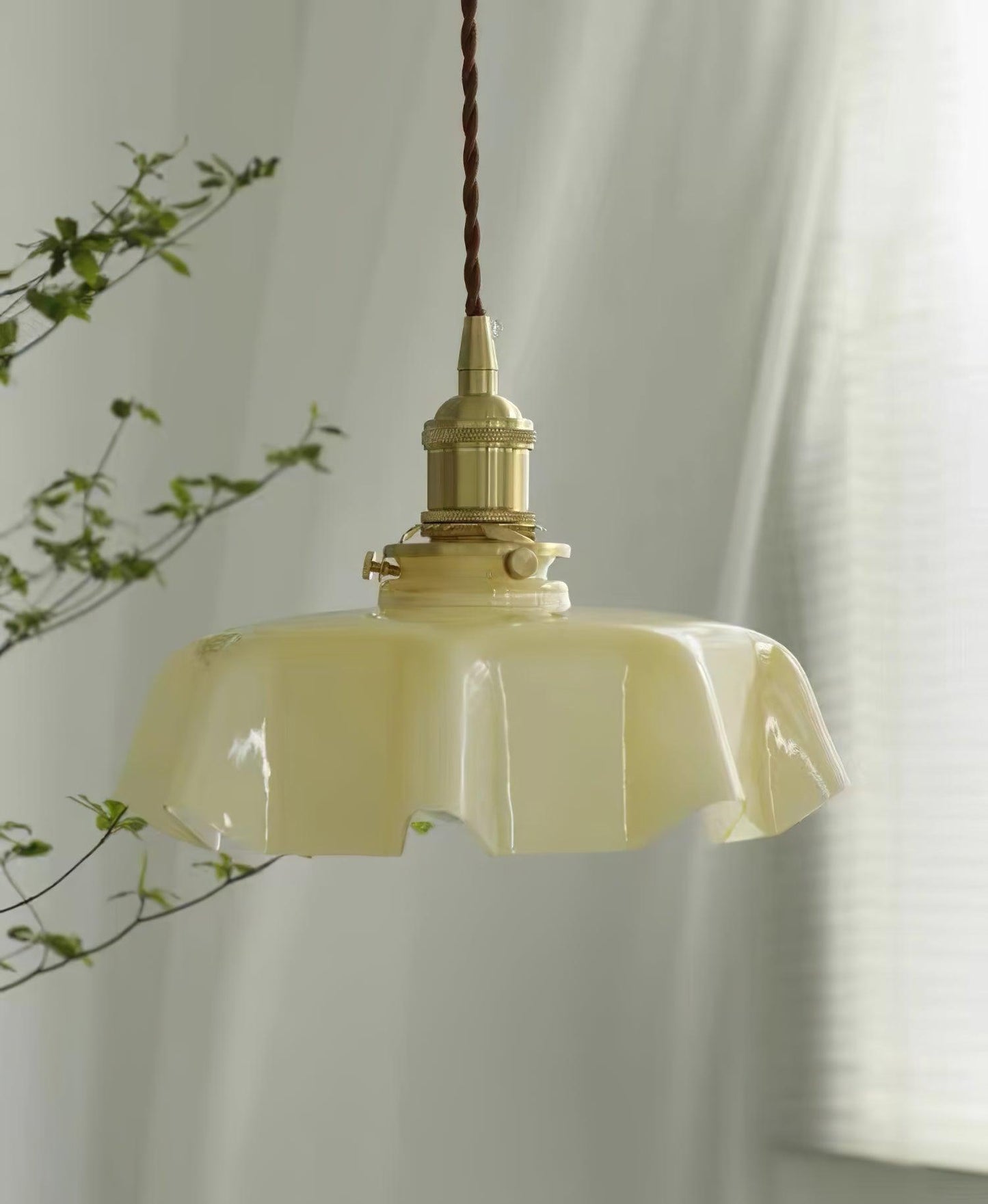 Elegant Ruffled Glass Metal Pendant Lamp