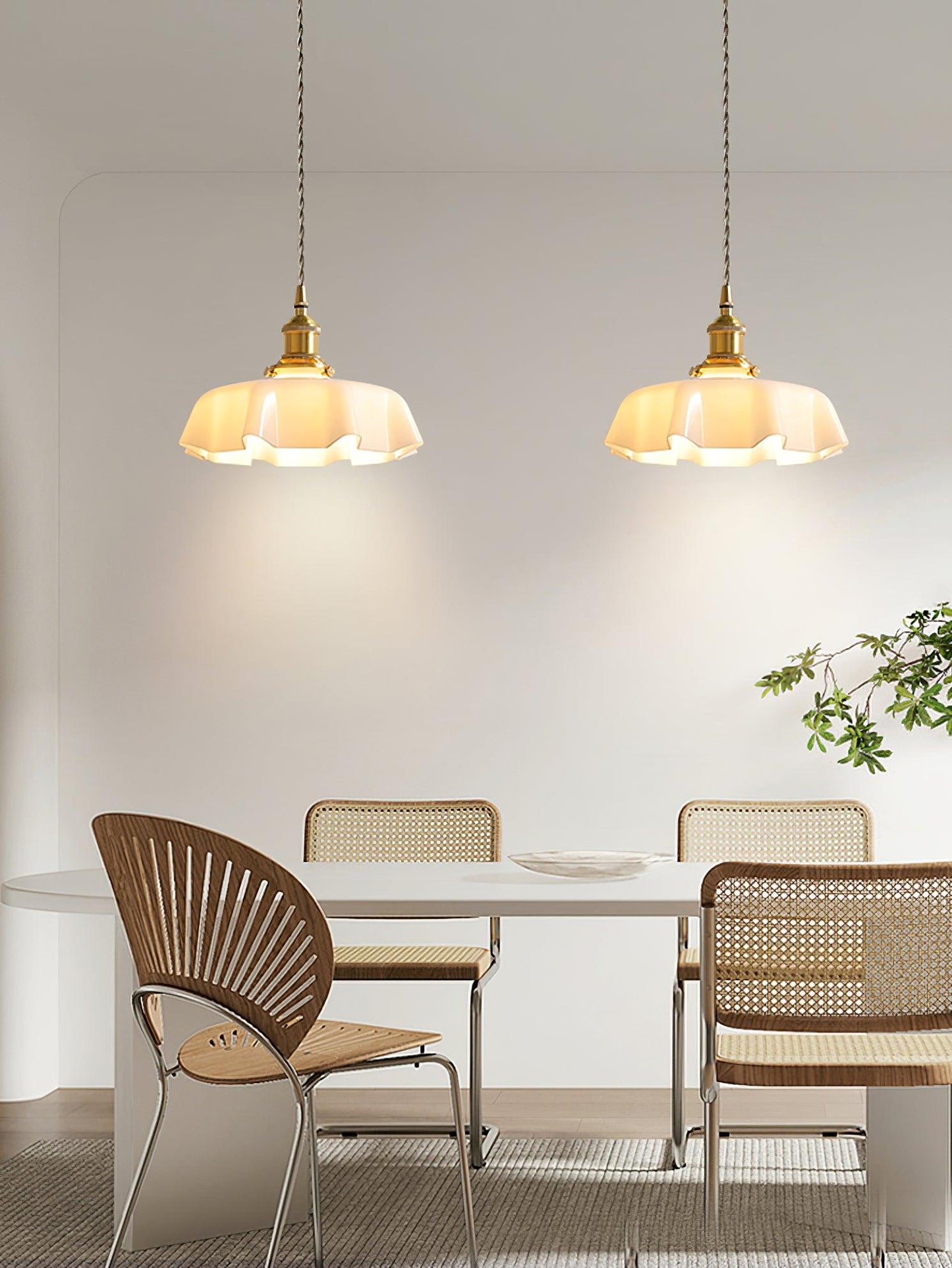 Elegant Ruffled Glass Metal Pendant Lamp