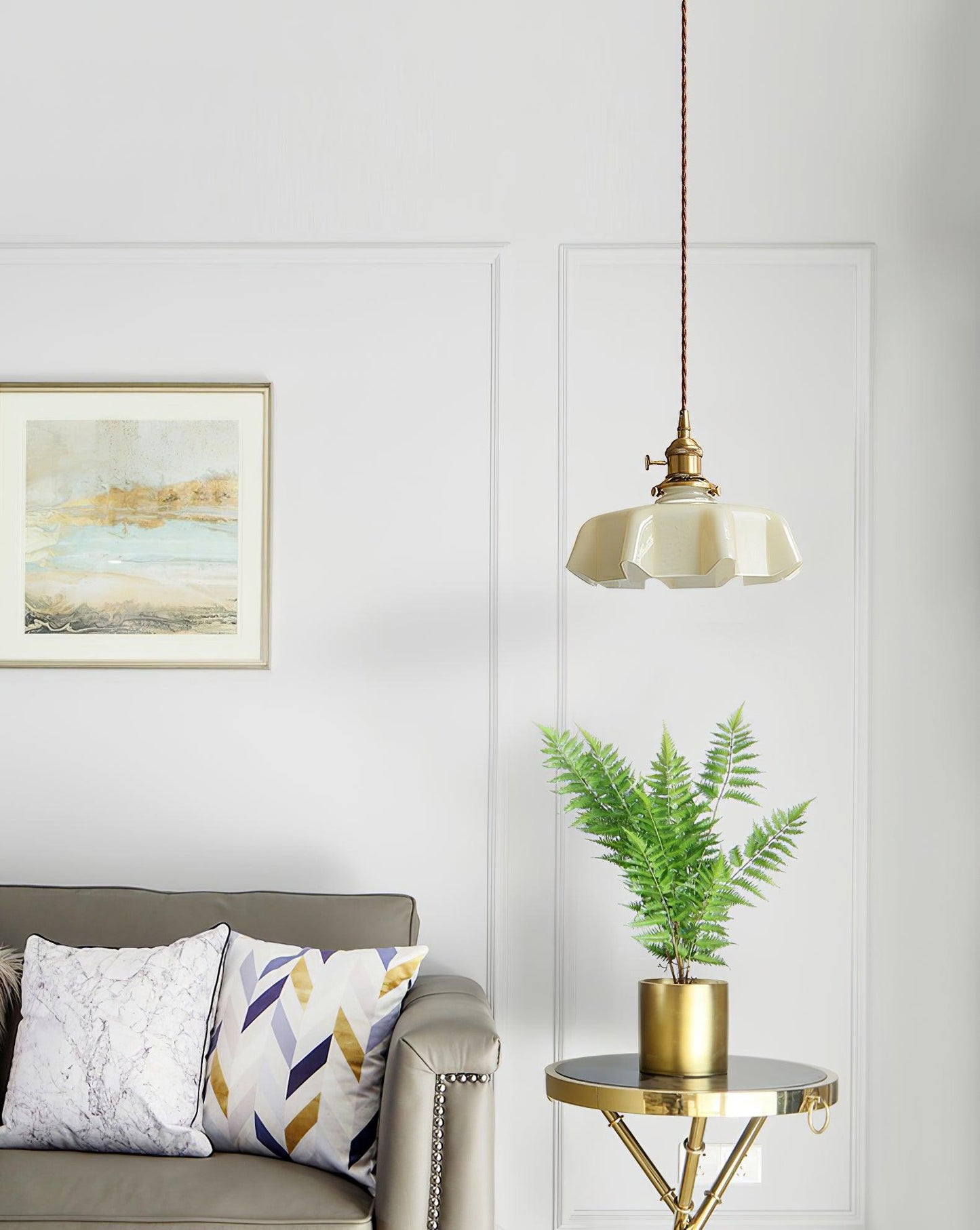 Elegant Ruffled Glass Metal Pendant Lamp