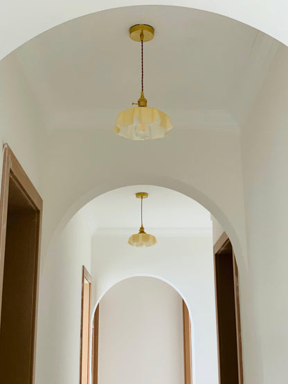 Elegant Ruffled Glass Metal Pendant Lamp