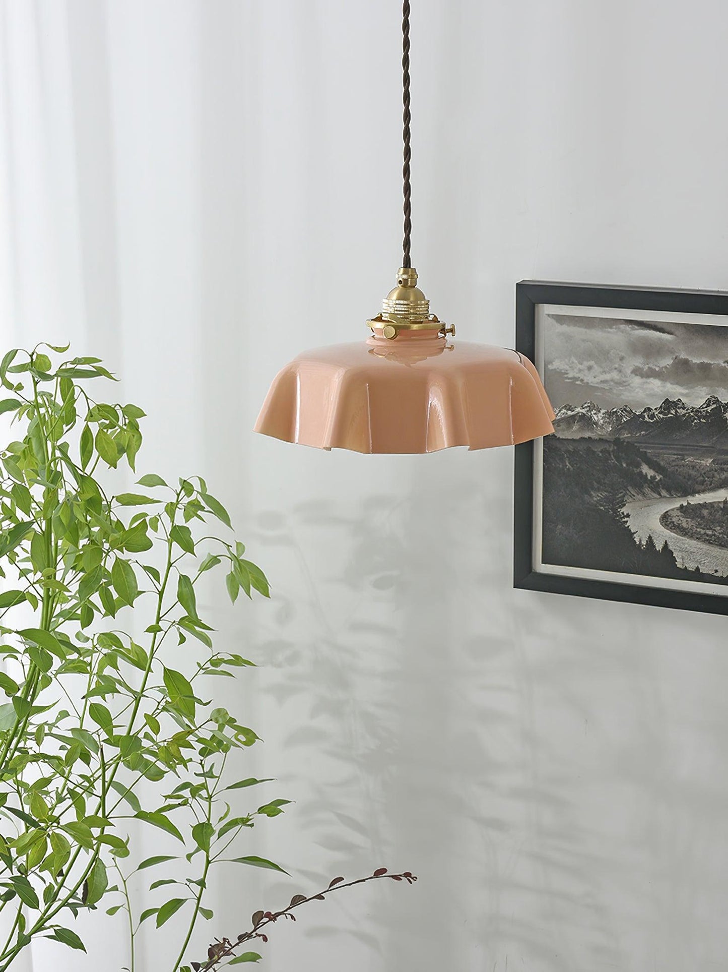 Elegant Ruffled Glass Metal Pendant Lamp
