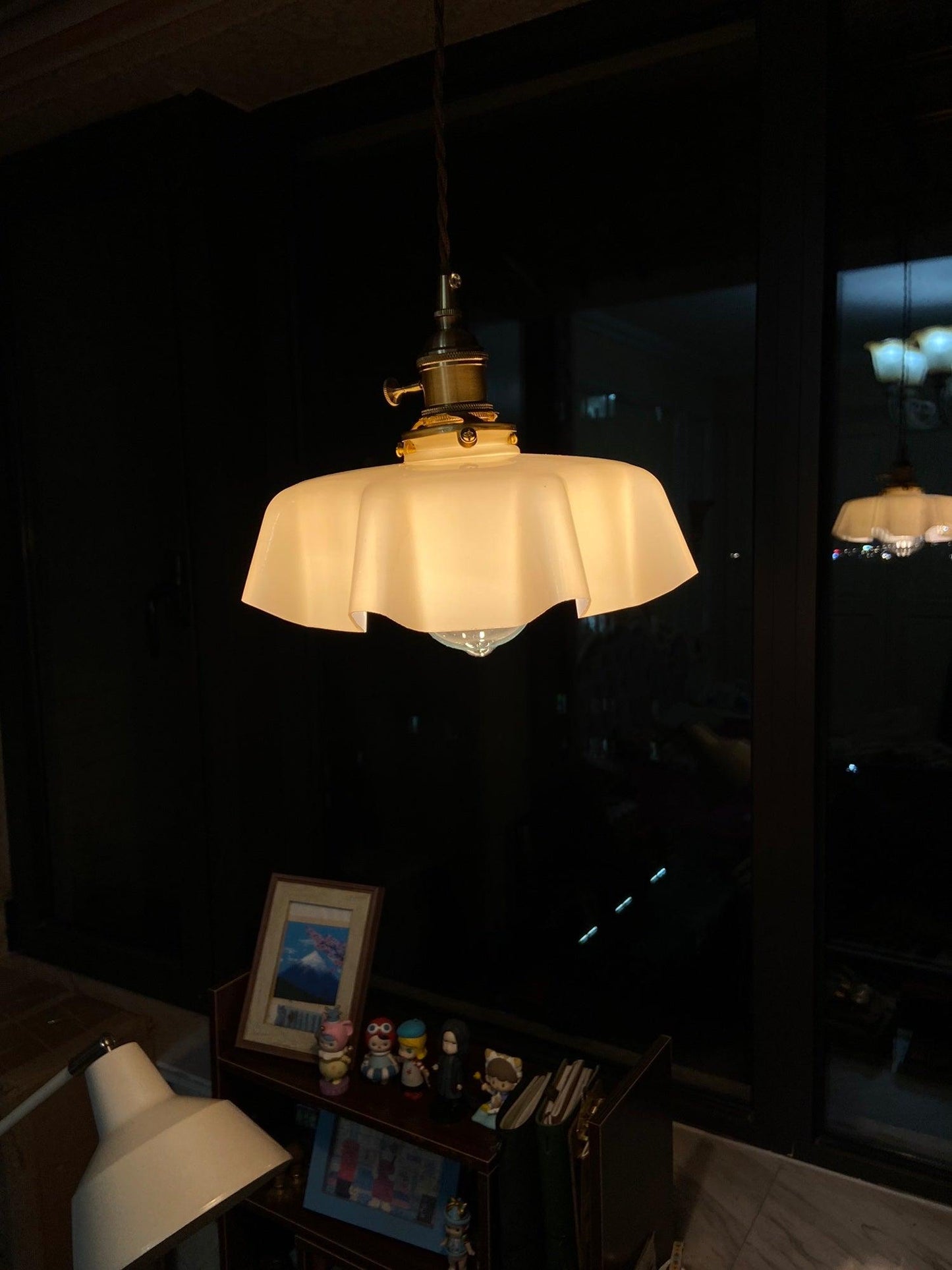 Elegant Ruffled Glass Metal Pendant Lamp