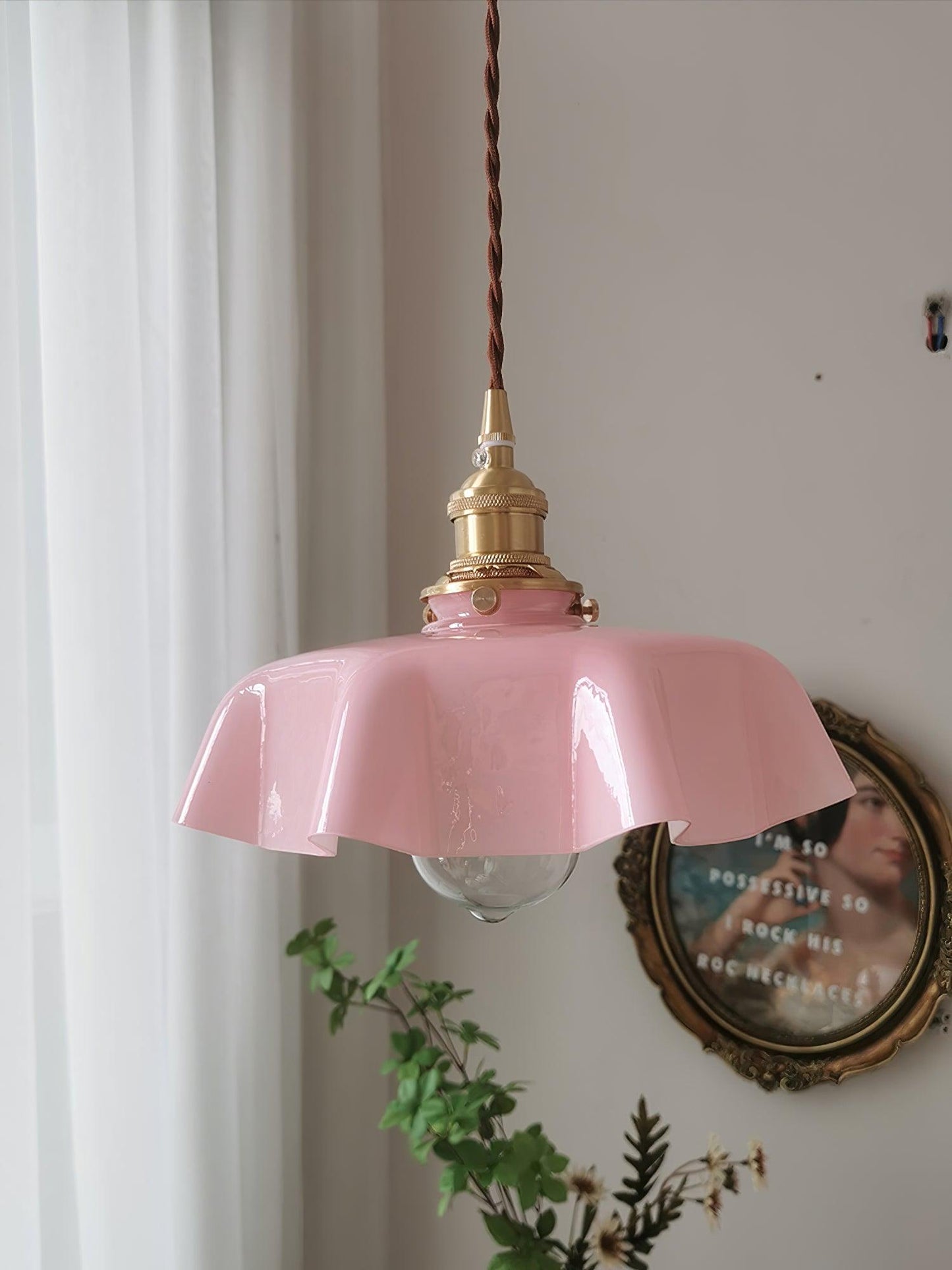 Elegant Ruffled Glass Metal Pendant Lamp