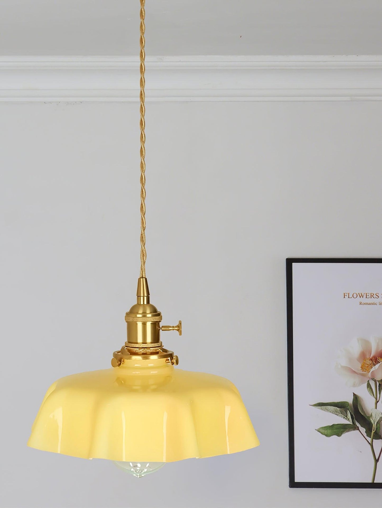 Elegant Ruffled Glass Metal Pendant Lamp