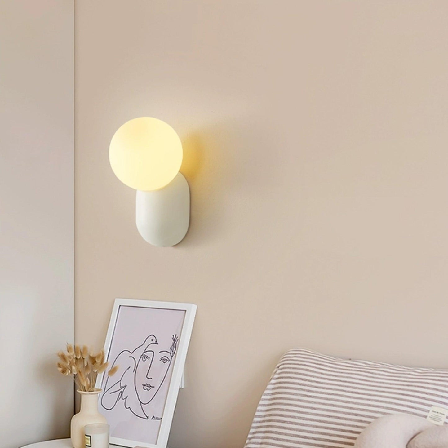 Modern Glow Resin Wall Lamp