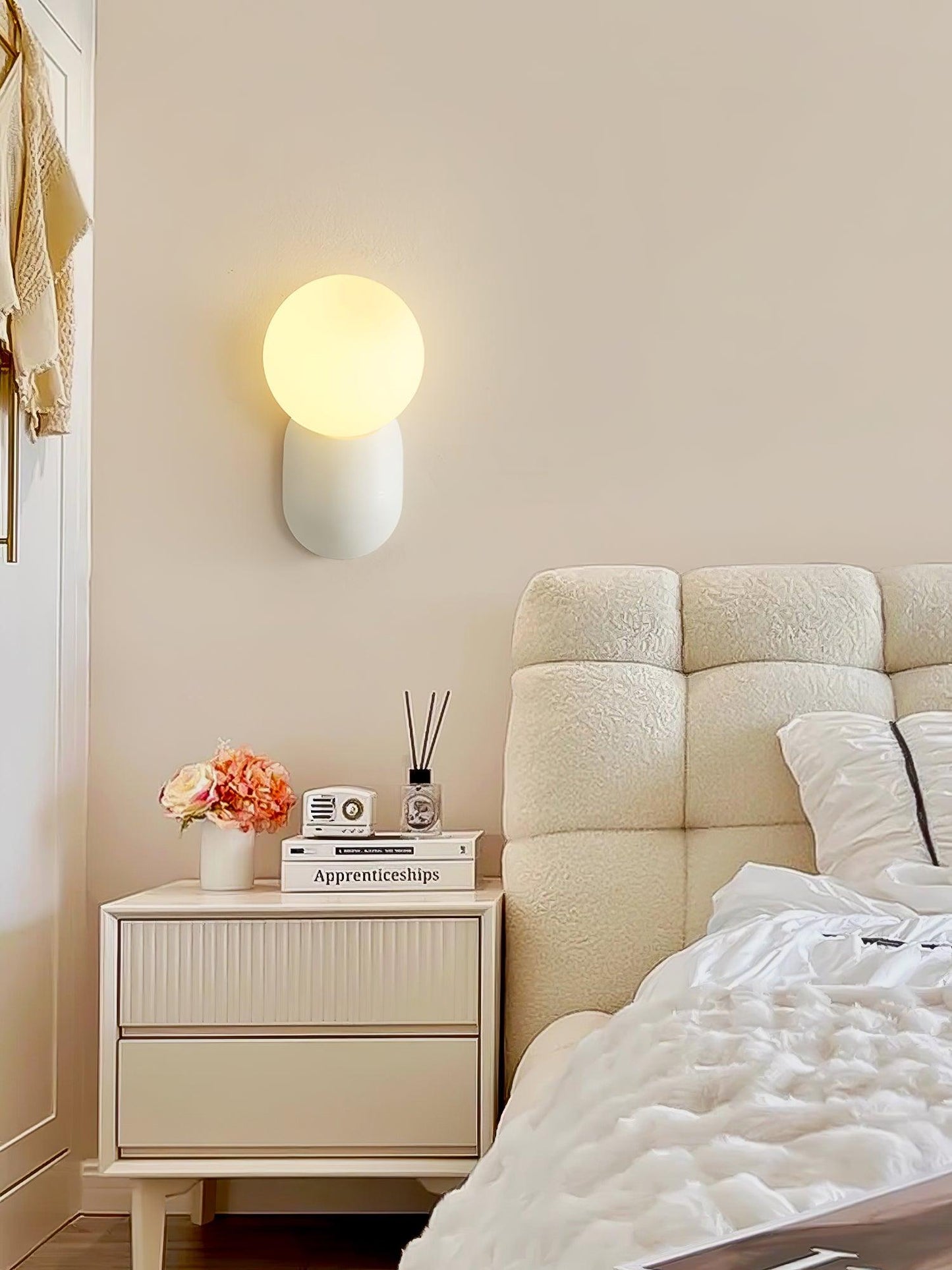 Modern Glow Resin Wall Lamp