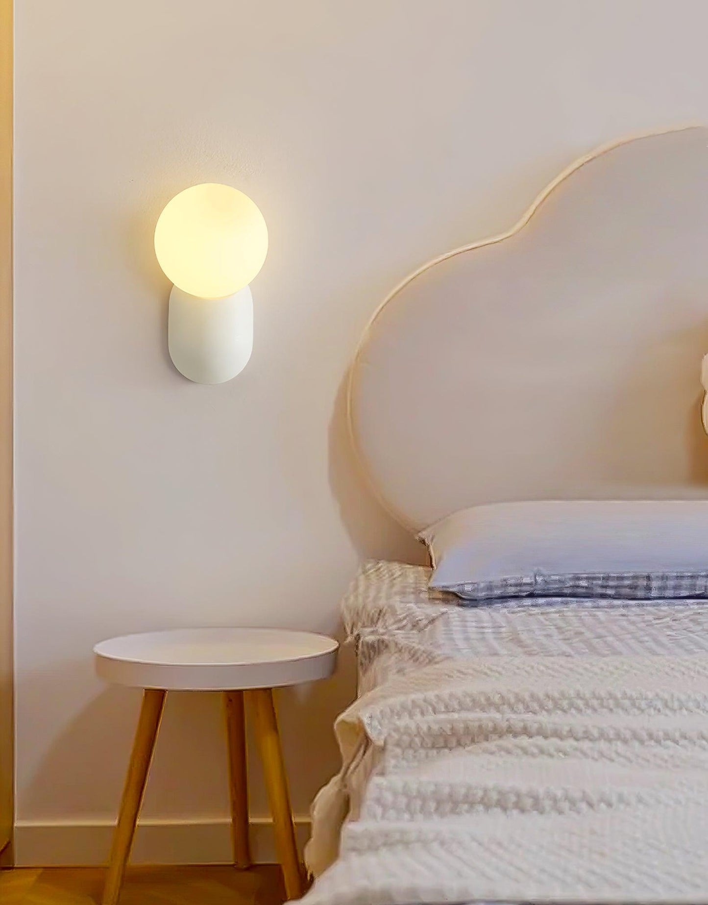 Modern Glow Resin Wall Lamp
