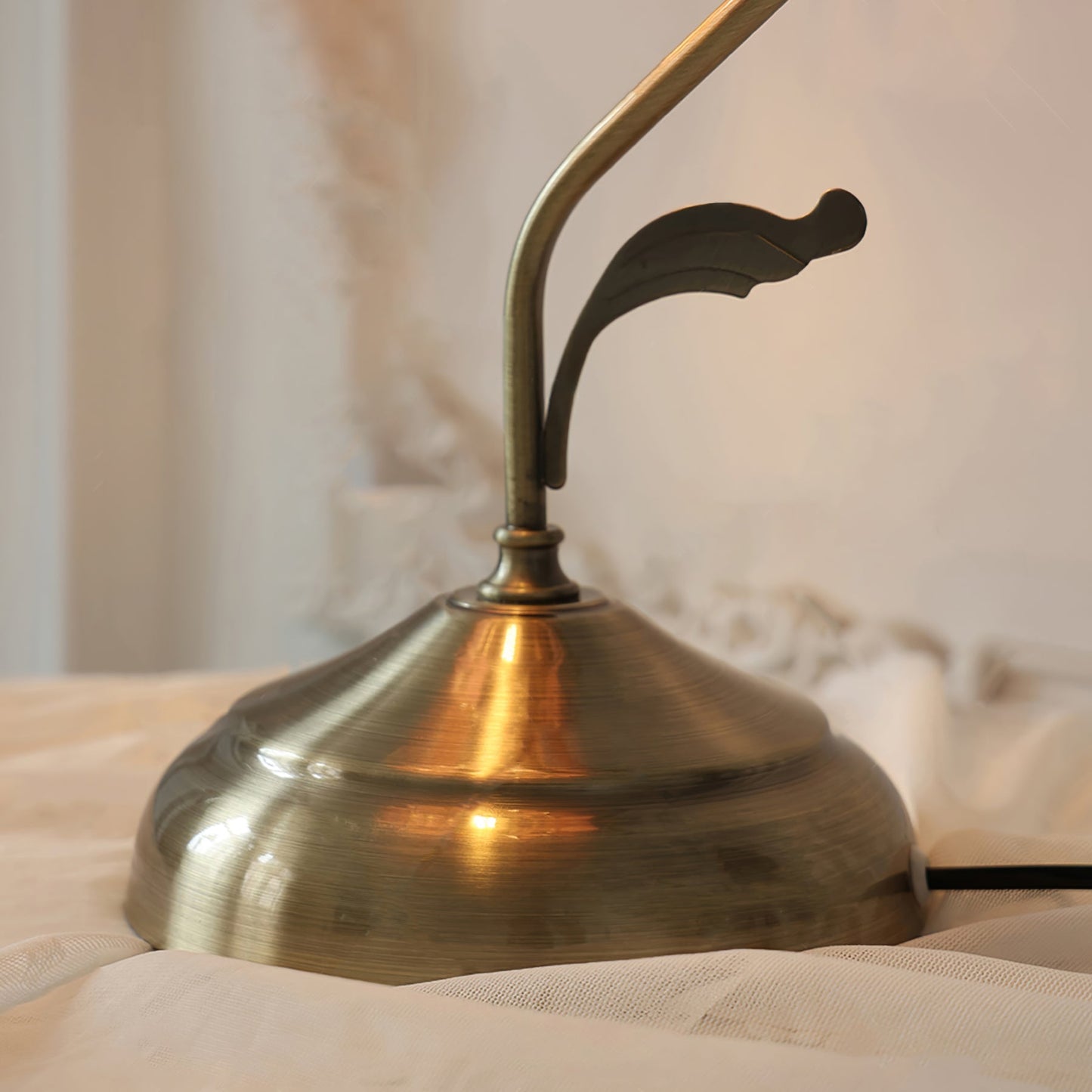 Elegant Shell Glass Table Lamp