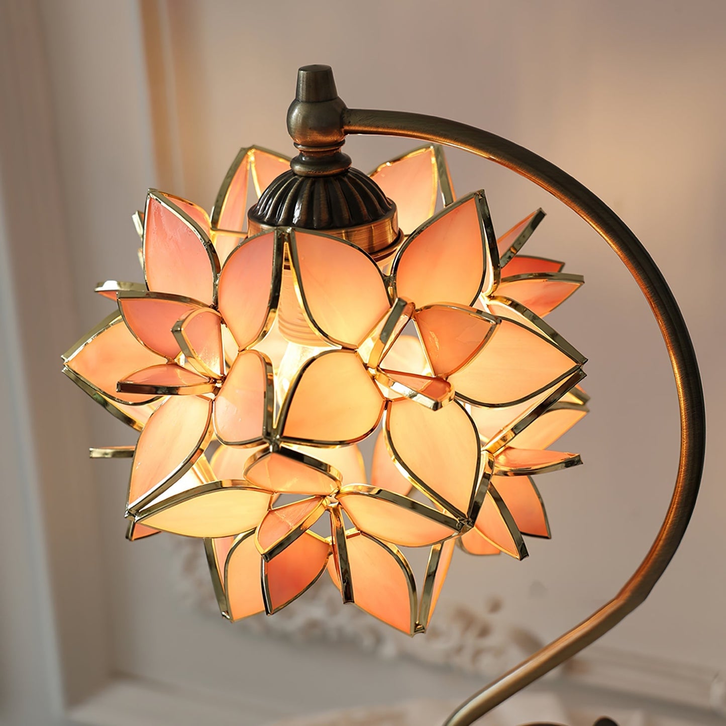 Elegant Shell Glass Table Lamp
