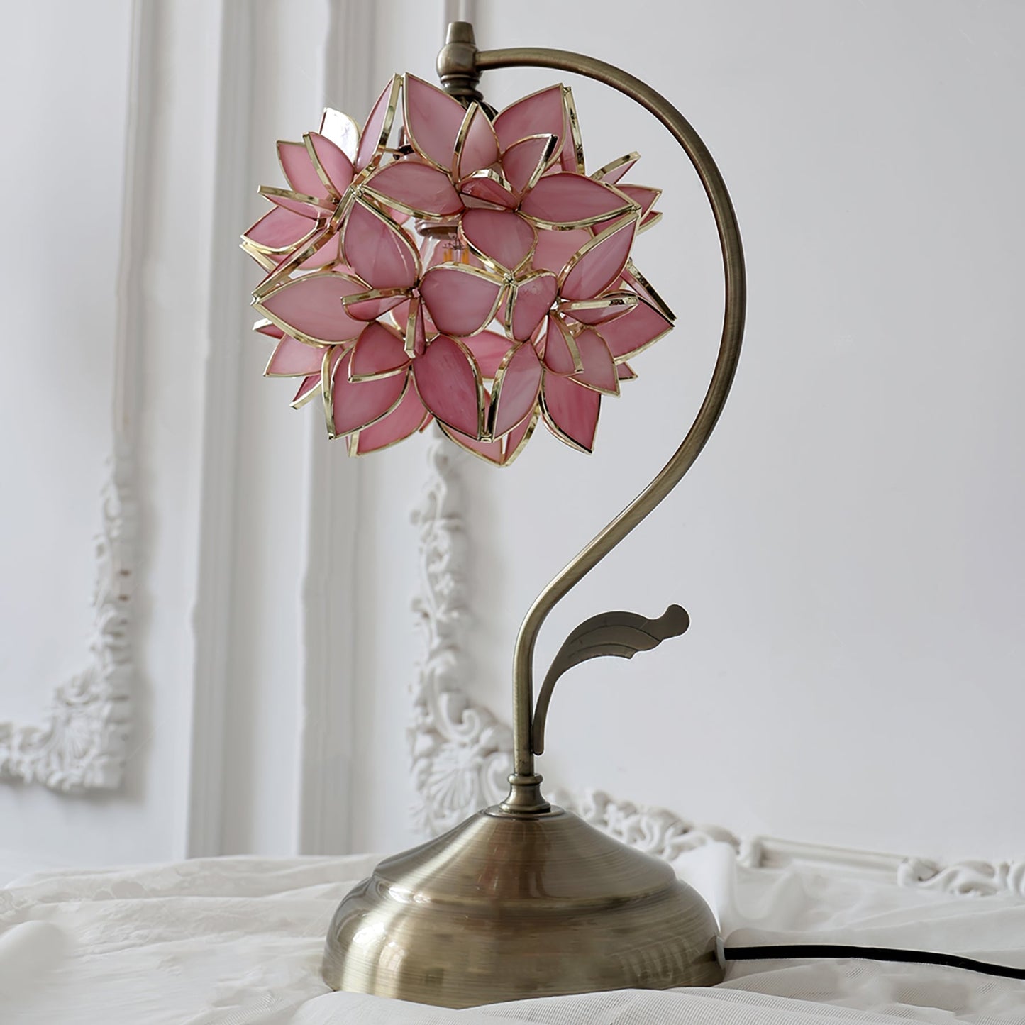 Elegant Shell Glass Table Lamp