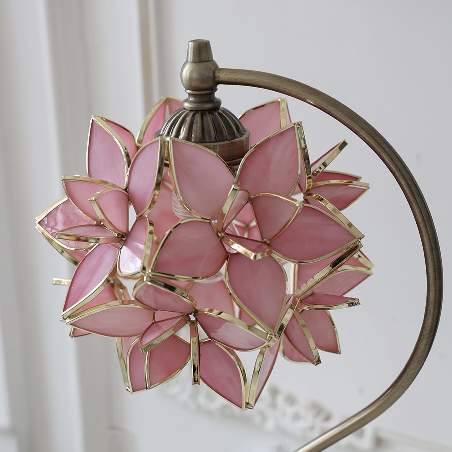 Elegant Shell Glass Table Lamp
