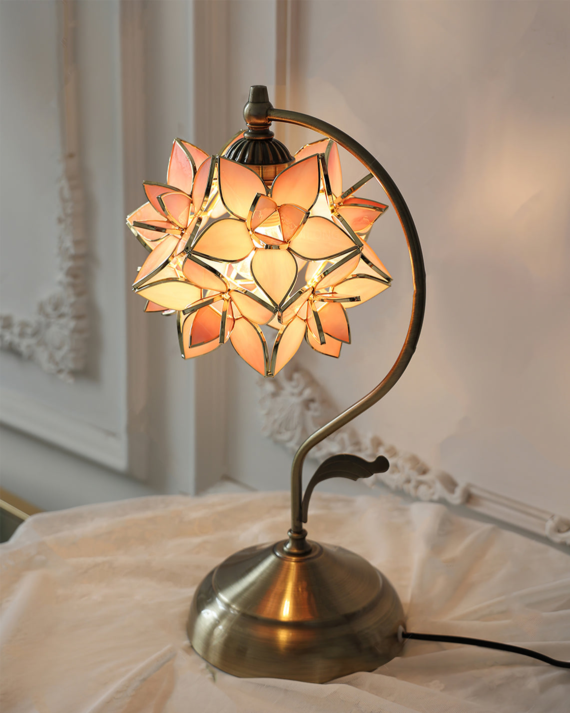 Elegant Shell Glass Table Lamp