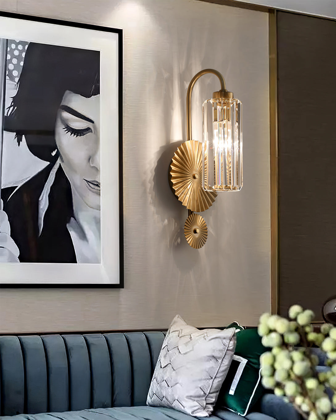 Elegant Cylinder Wall Light for Classic Decor