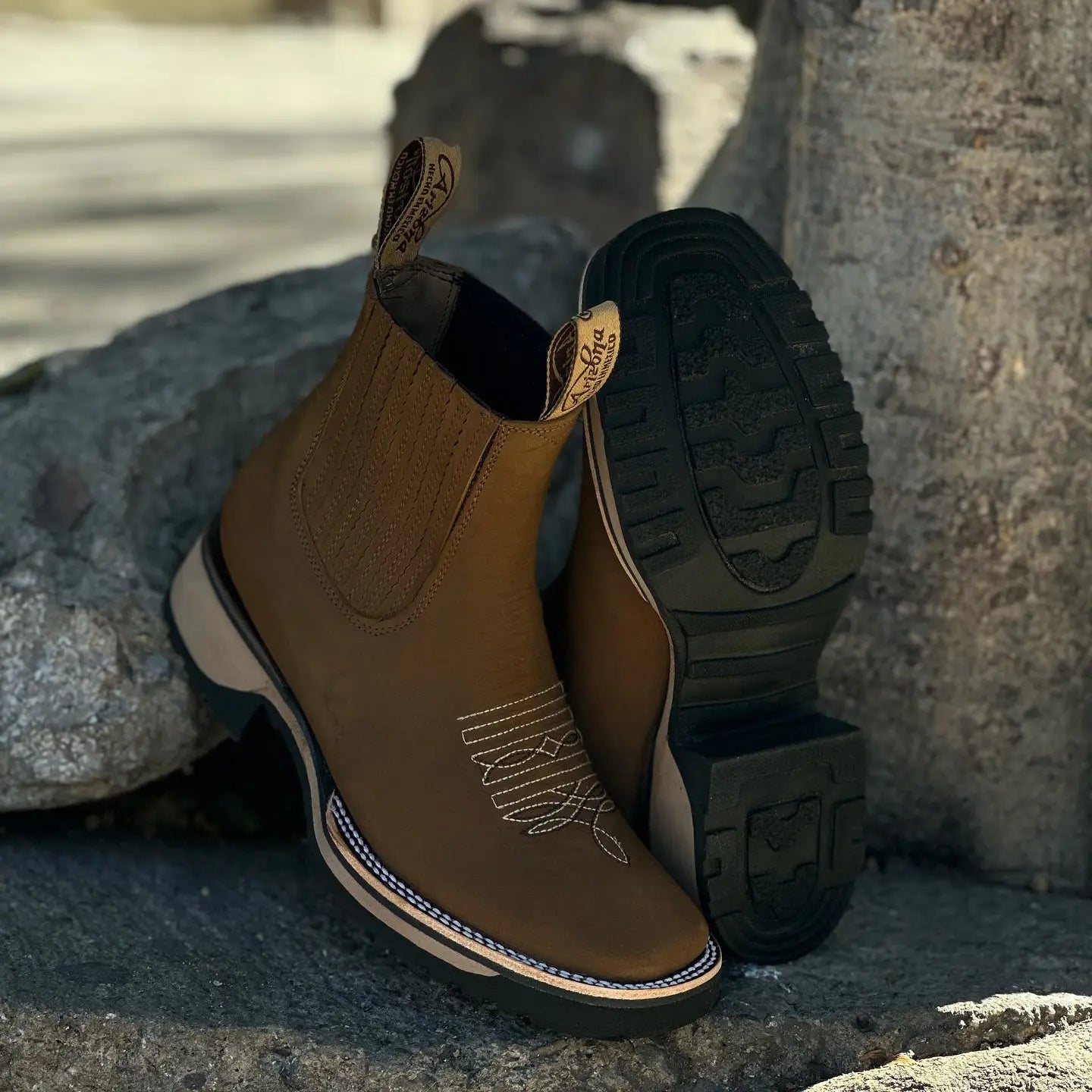 Rugged Leather Look Cowboy Boots for Men and Women - Fesara