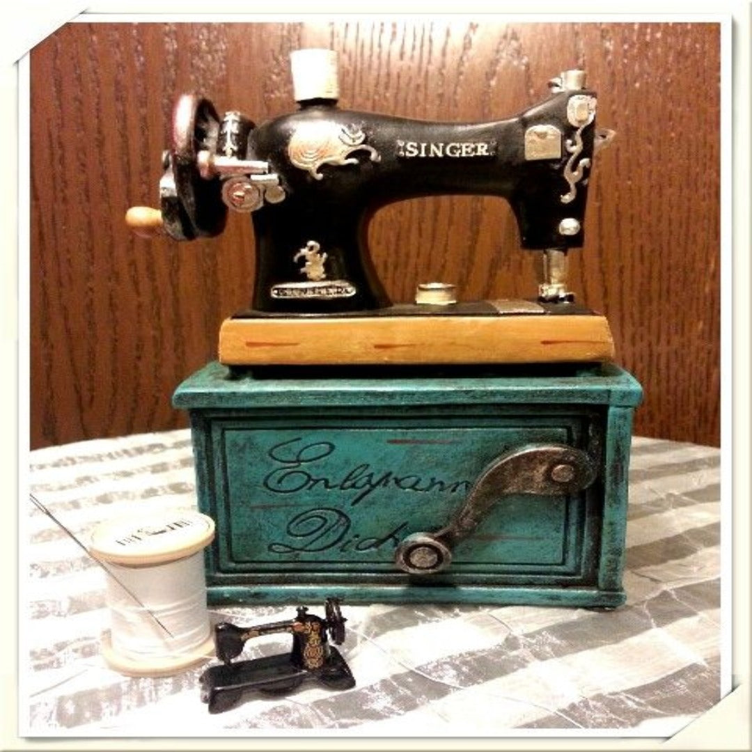 Retro Style Sewing Machine Decor