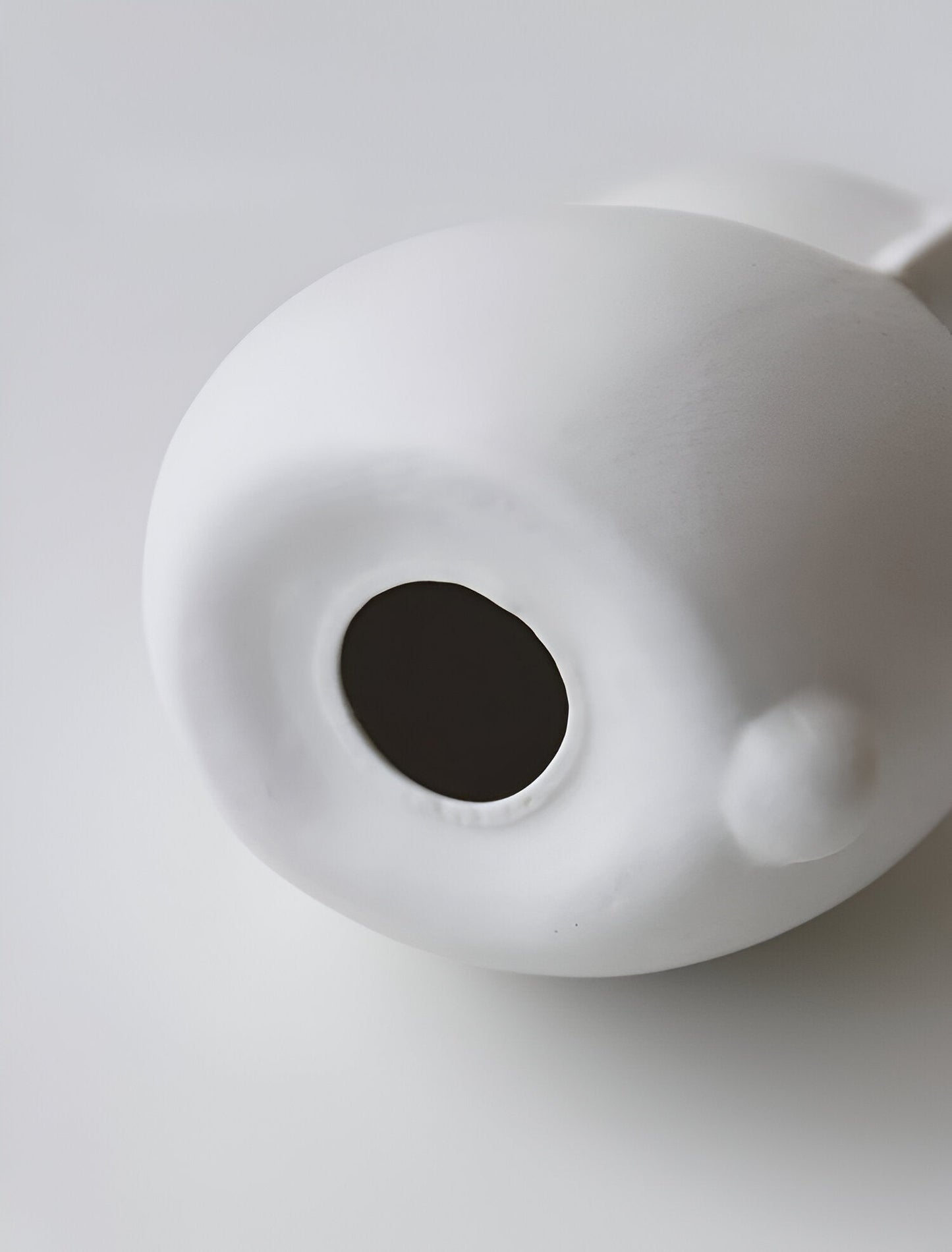 Simple White Ceramic Bunny Figurine Decoration