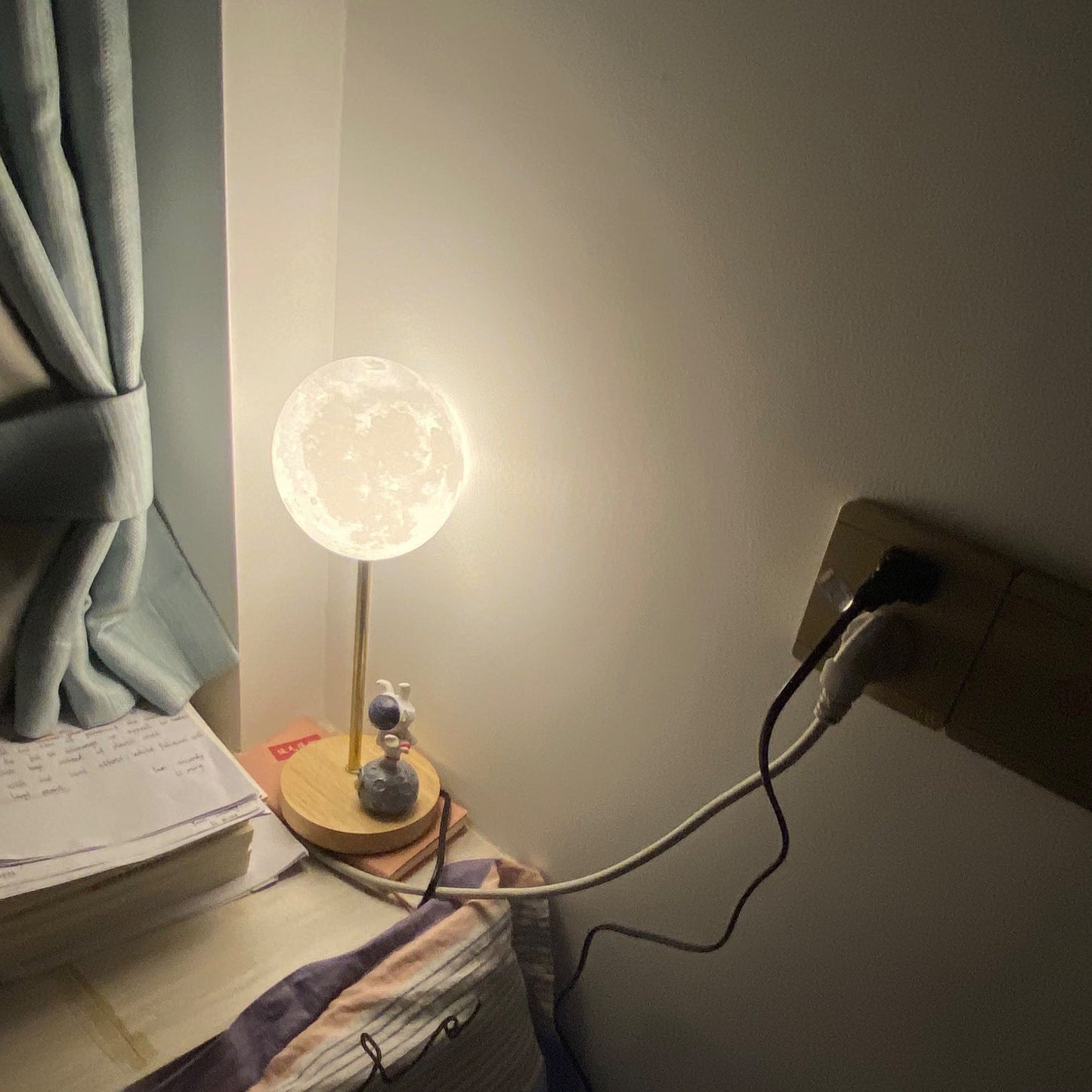 Unique Moon Shaped LED Table Lamp