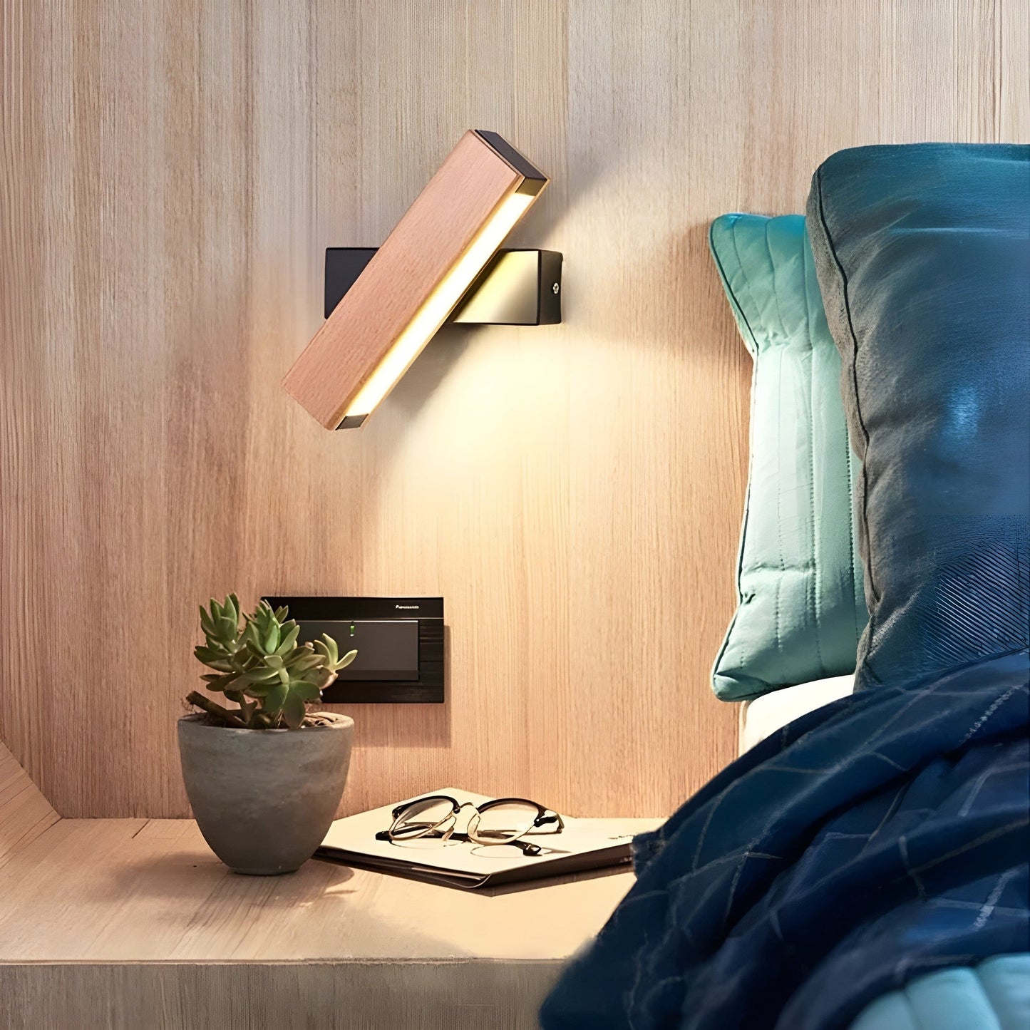 LumeOak - Stylish Wooden LED Wall Lamp