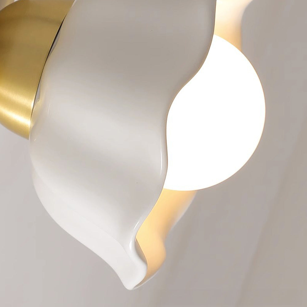 Classic Floral Wall Light
