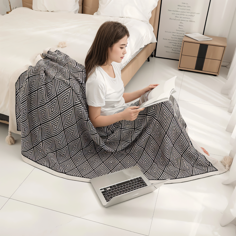 Cozy Fleece Throw Blanket - Warm Lightweight Plush Design - Fesara