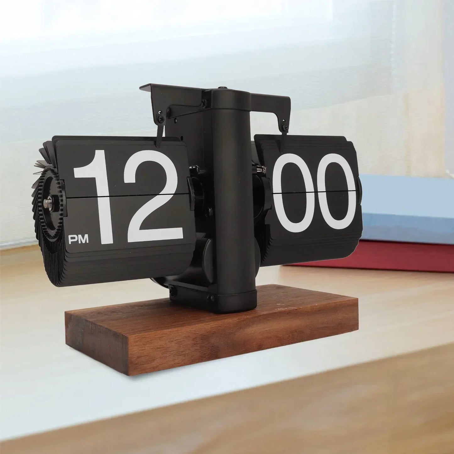 Classic Wooden Flip Clock with Retro Style - Fesara