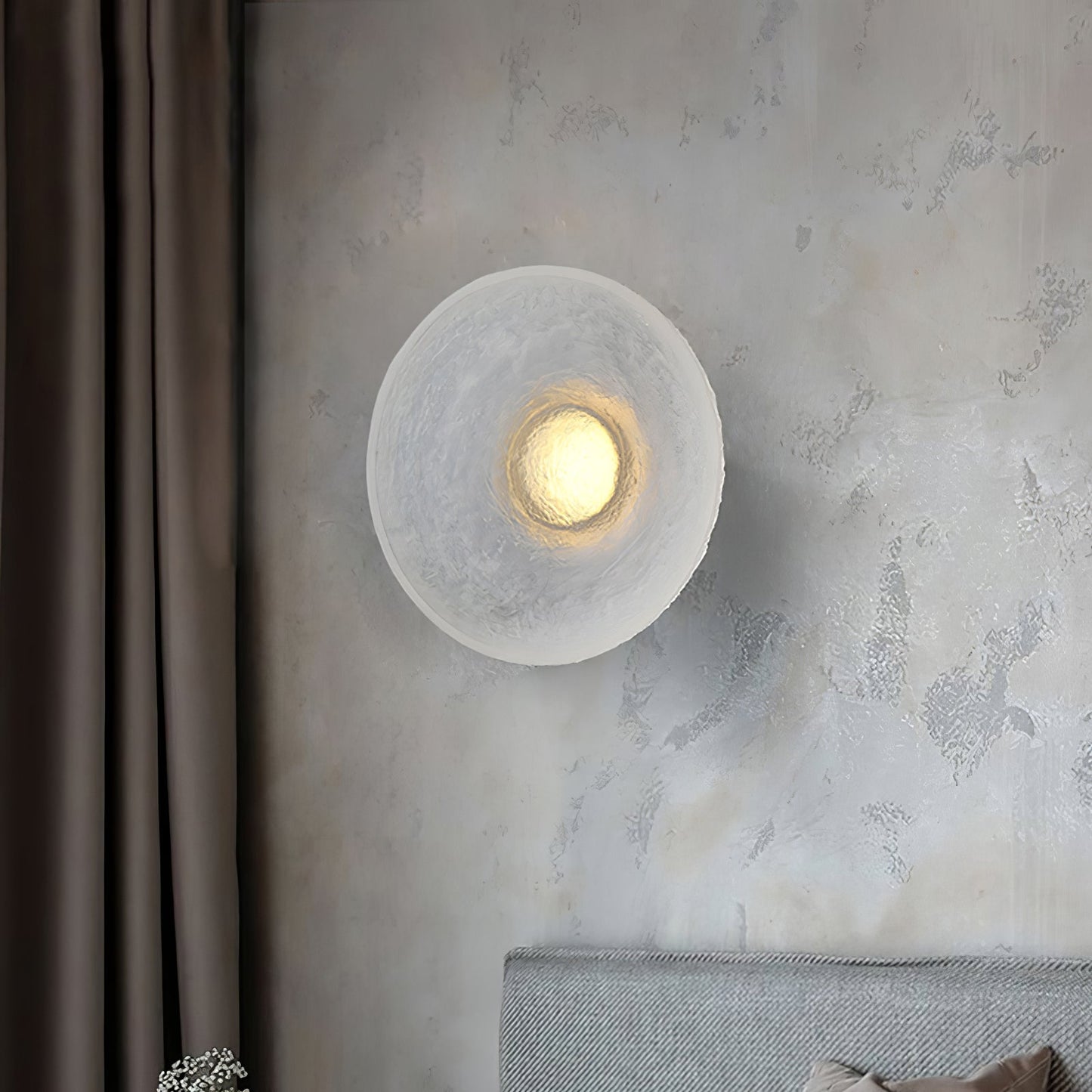 Classic White Resin Wall Lamp