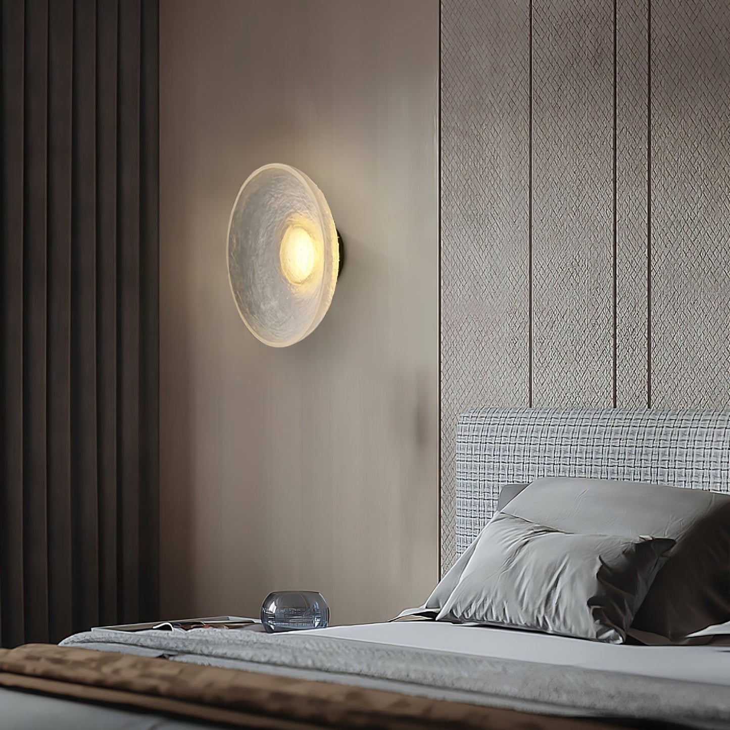 Classic White Resin Wall Lamp