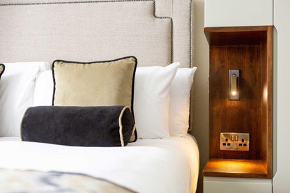 Sleek Contemporary Recessed LED Wall Light Fixture