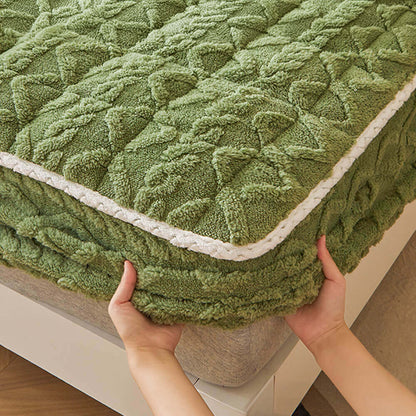 FluffNest | Cozy Soft Polyester Fitted Mattress Cover for Ultimate Comfort 3
