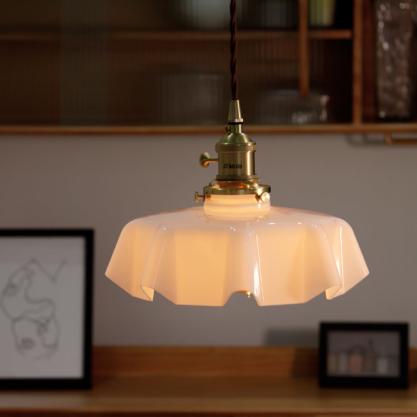 Elegant Ruffled Glass Metal Pendant Lamp