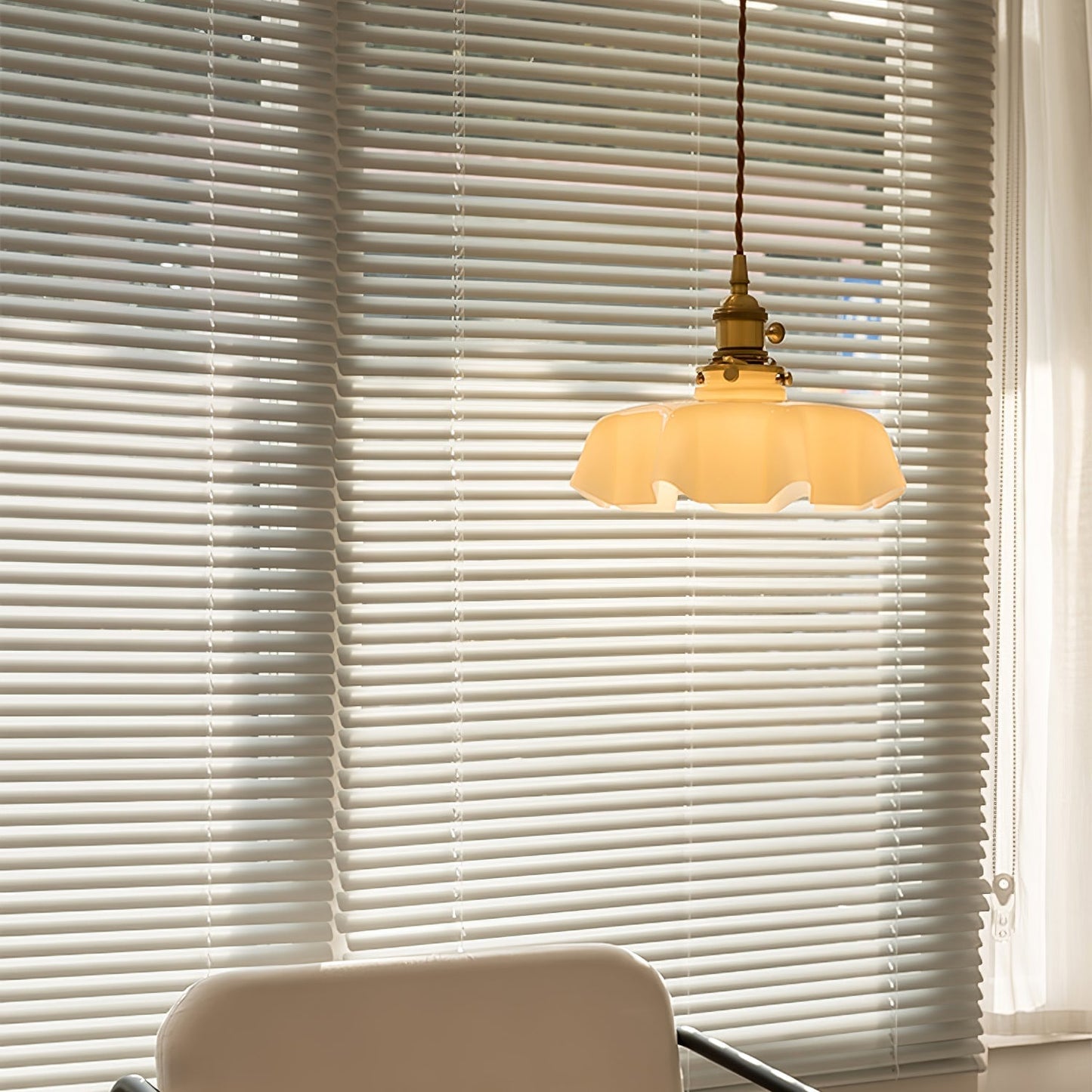Elegant Ruffled Glass Metal Pendant Lamp