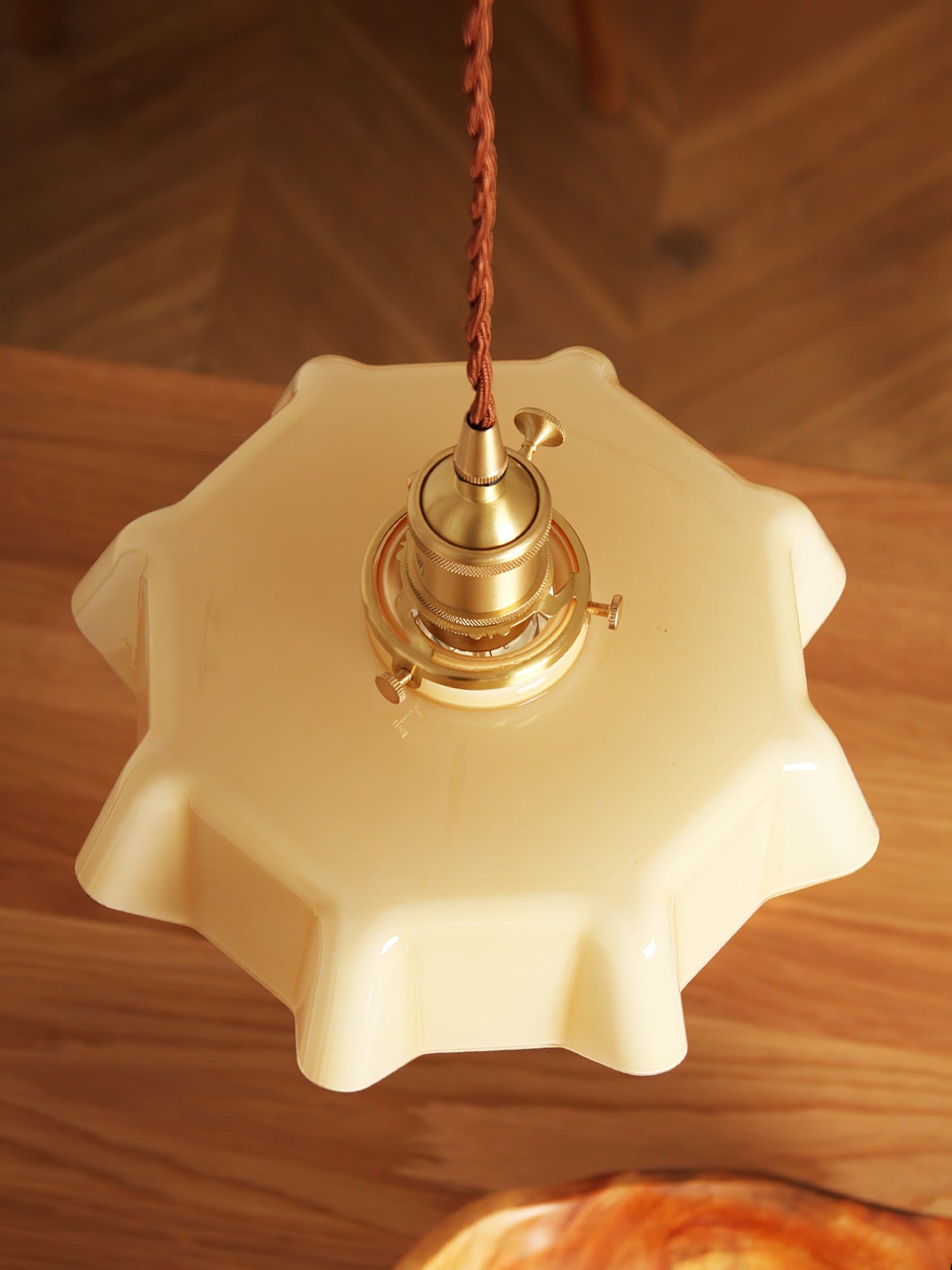 Elegant Ruffled Glass Metal Pendant Lamp
