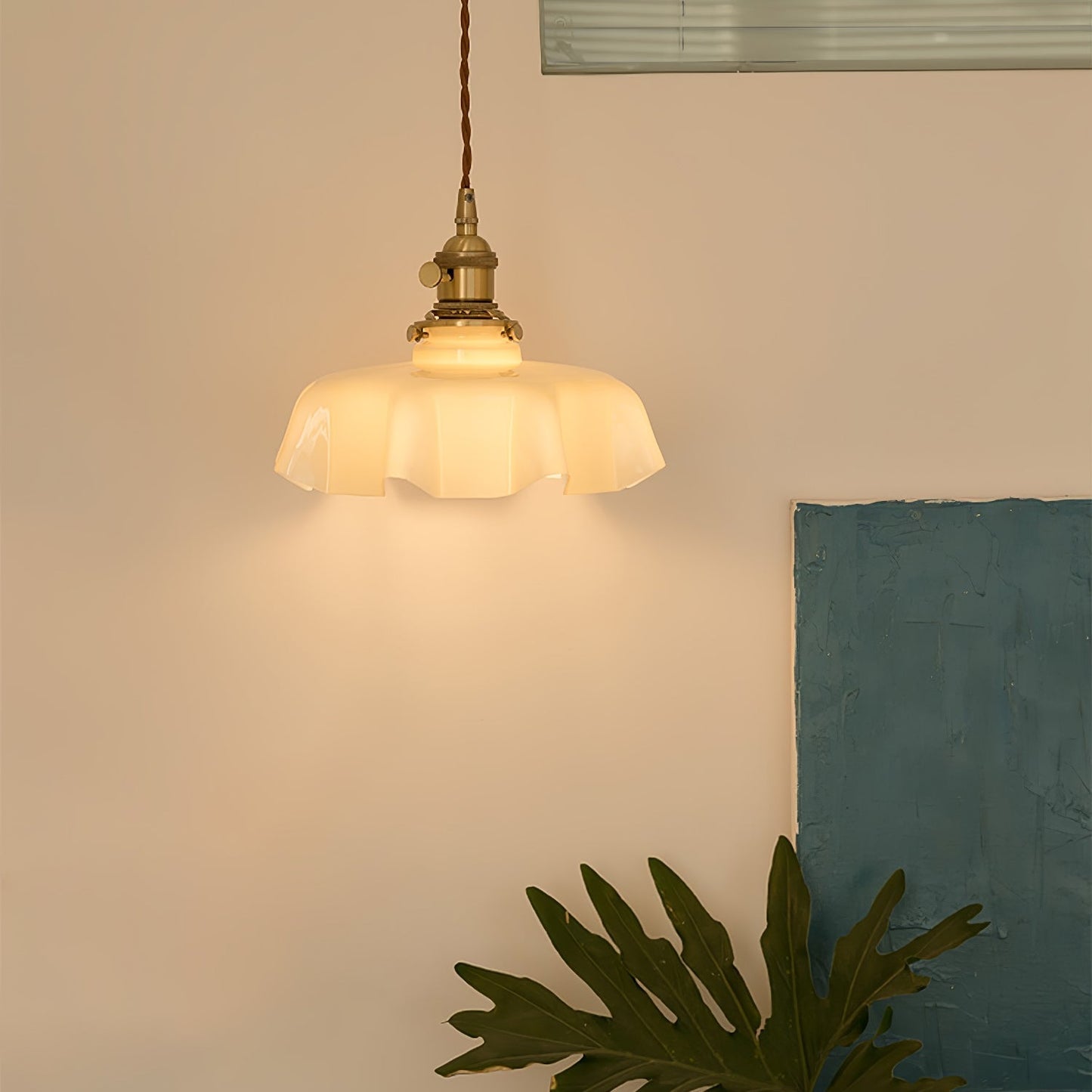 Elegant Ruffled Glass Metal Pendant Lamp