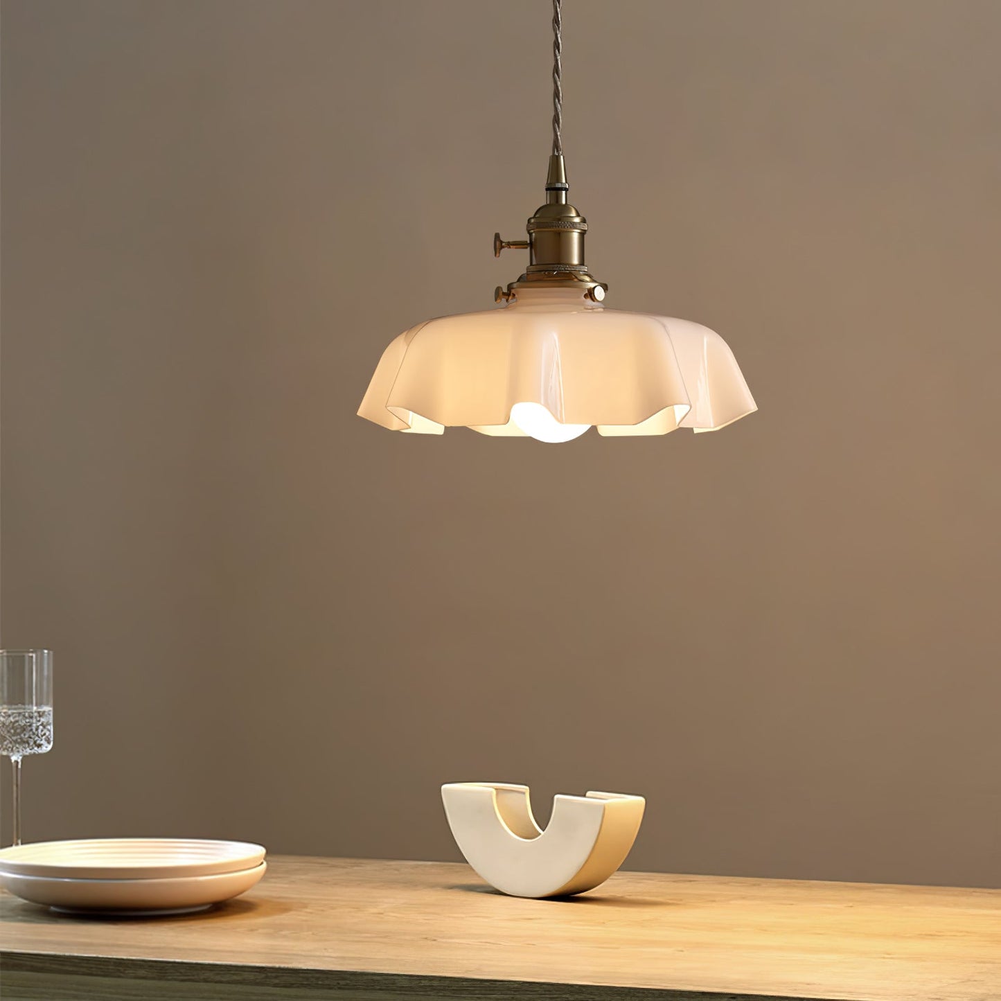 Elegant Ruffled Glass Metal Pendant Lamp