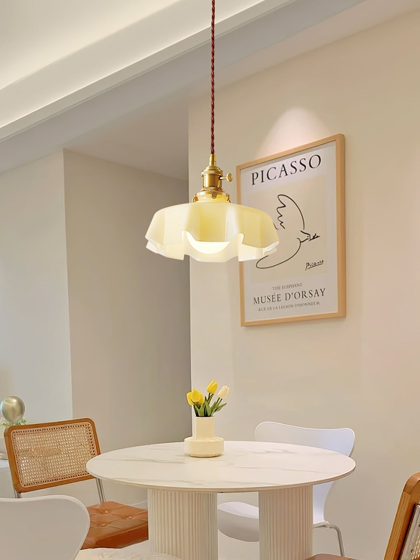 Elegant Ruffled Glass Metal Pendant Lamp