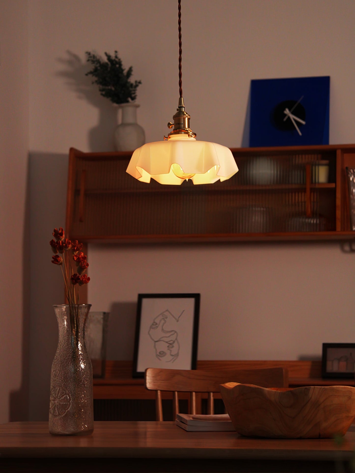 Elegant Ruffled Glass Metal Pendant Lamp