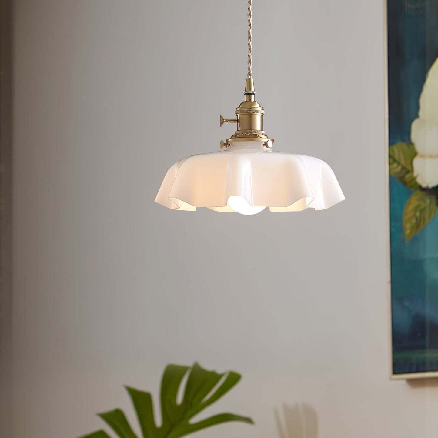 Elegant Ruffled Glass Metal Pendant Lamp