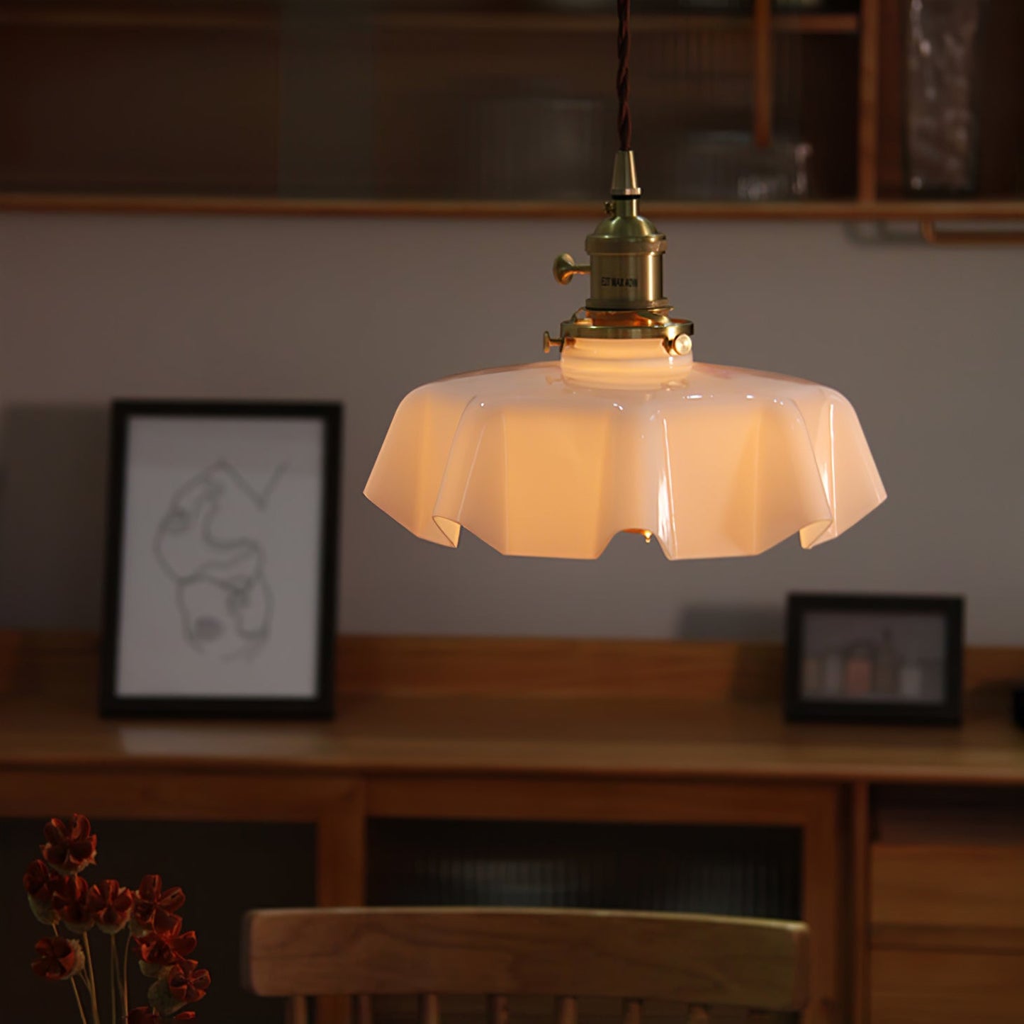 Elegant Ruffled Glass Metal Pendant Lamp