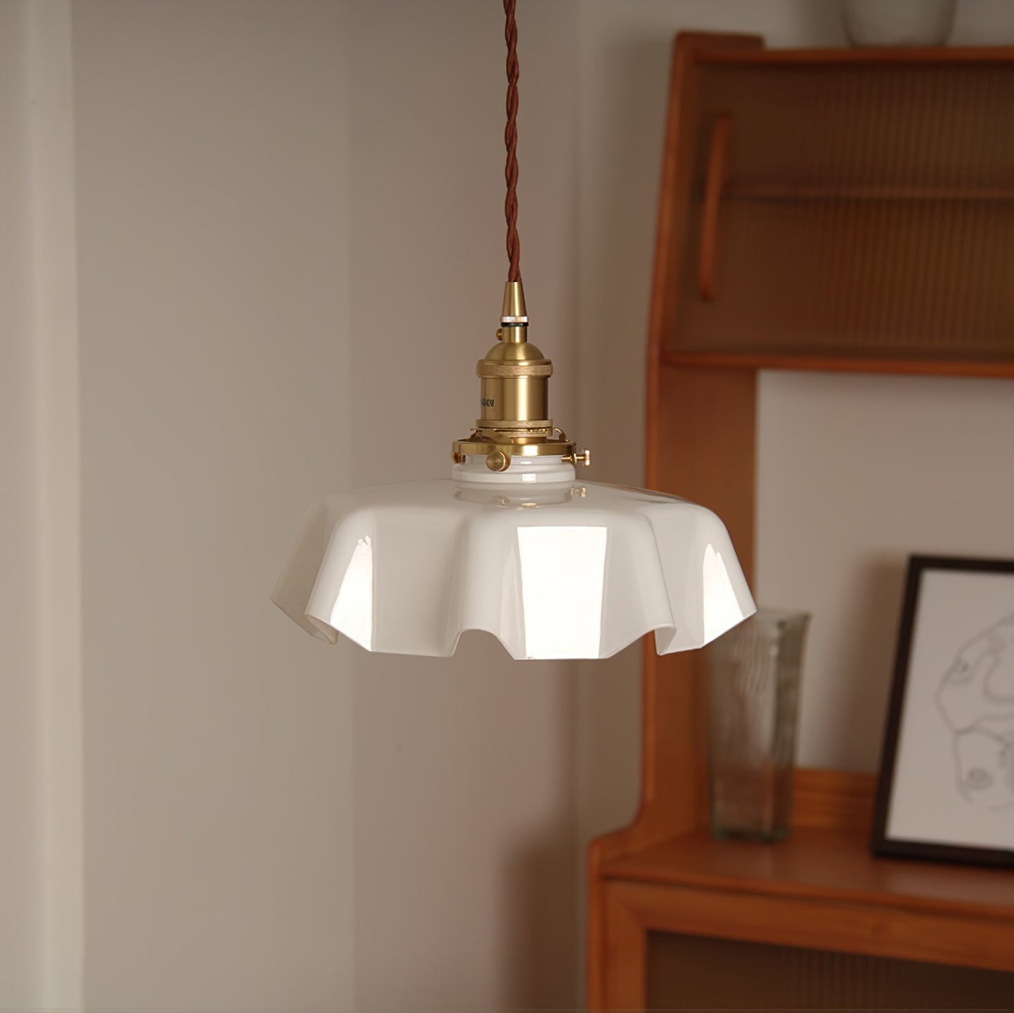 Elegant Ruffled Glass Metal Pendant Lamp