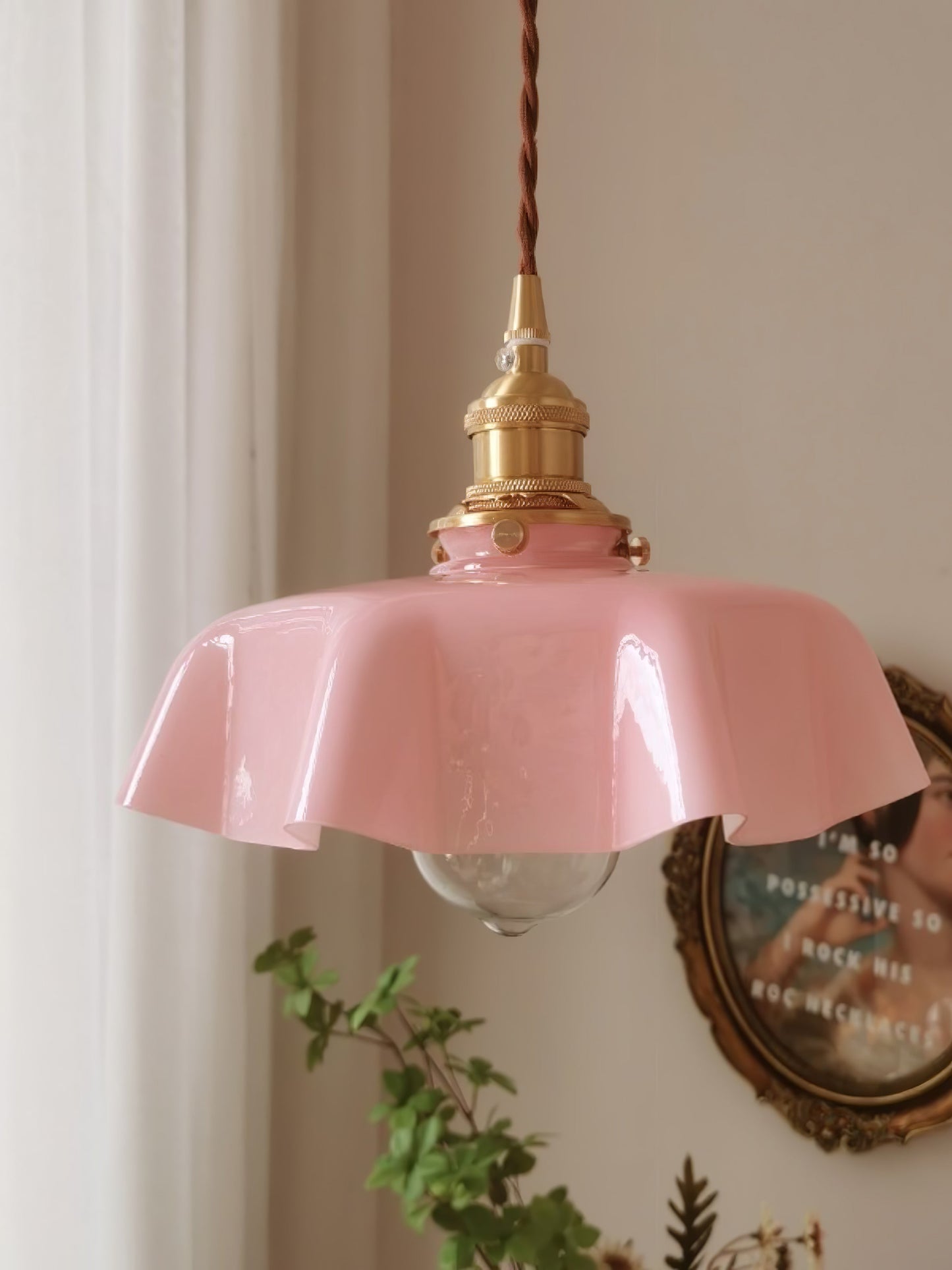 Elegant Ruffled Glass Metal Pendant Lamp