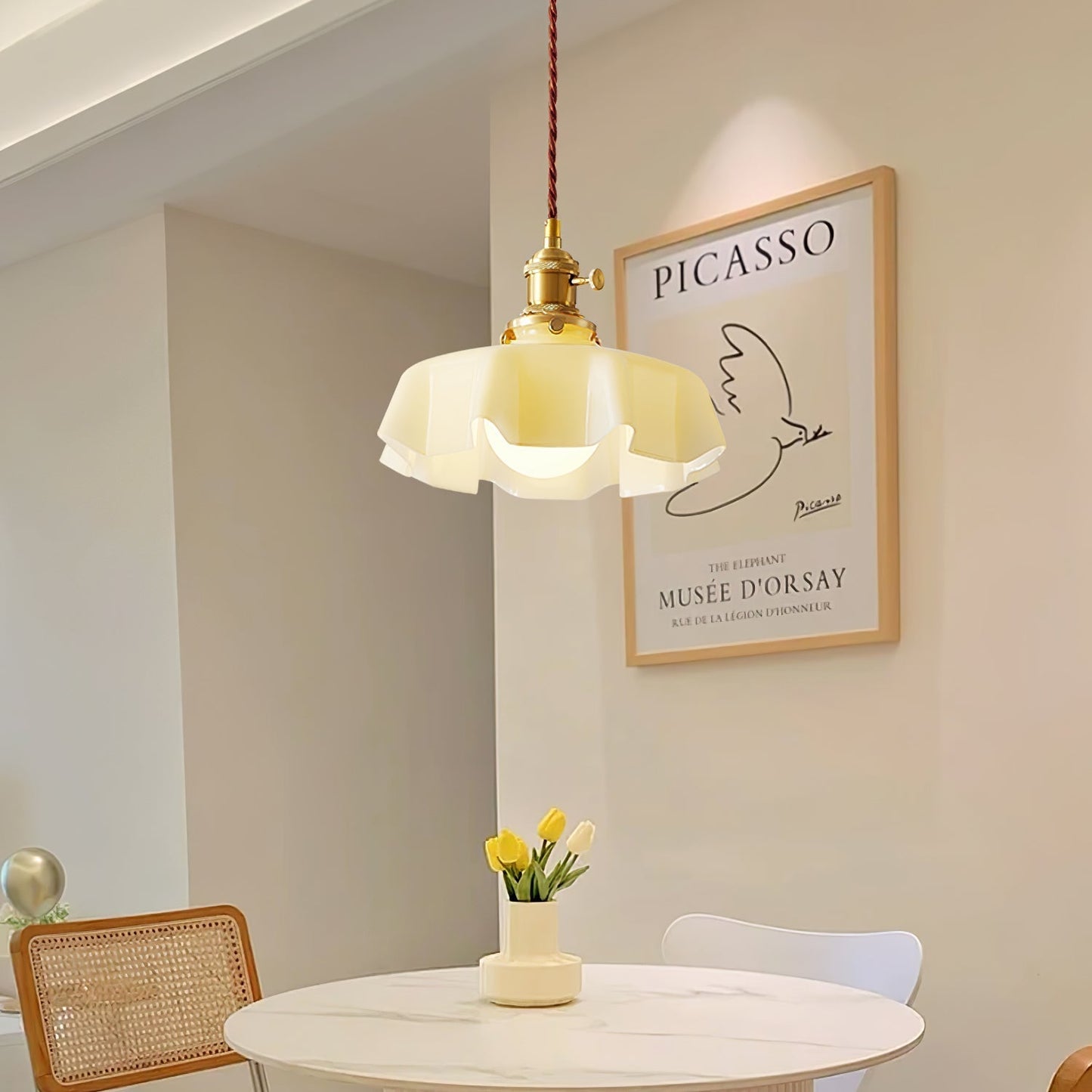 Elegant Ruffled Glass Metal Pendant Lamp