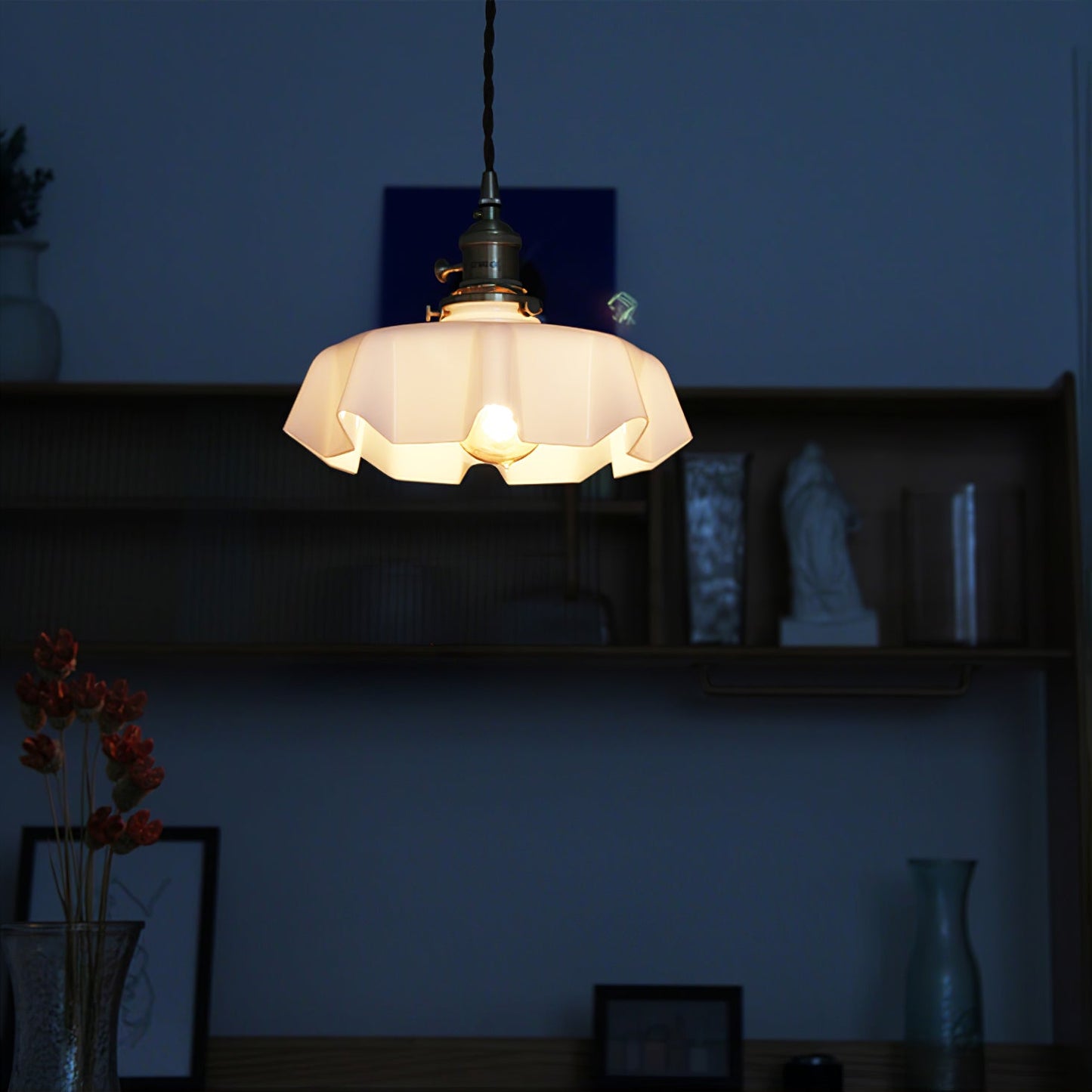 Elegant Ruffled Glass Metal Pendant Lamp