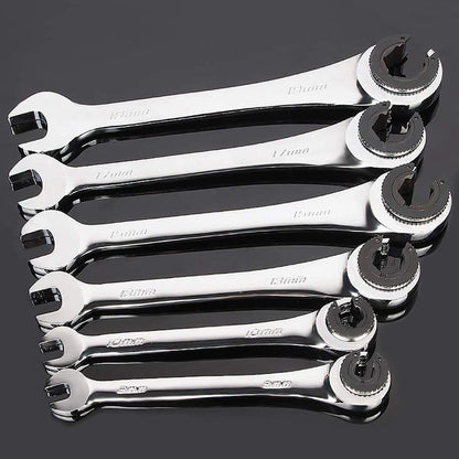 Compact Adjustable Pipe Wrench for Tight Spaces