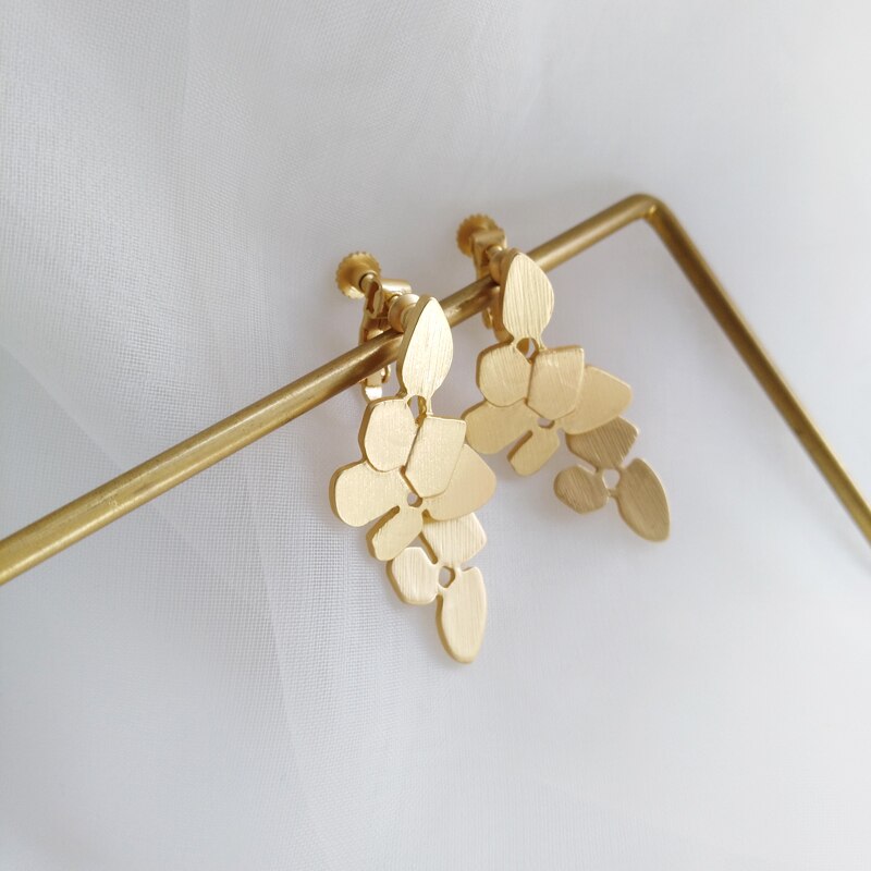 Vintage Style Leaf Drop Earrings - Fesara