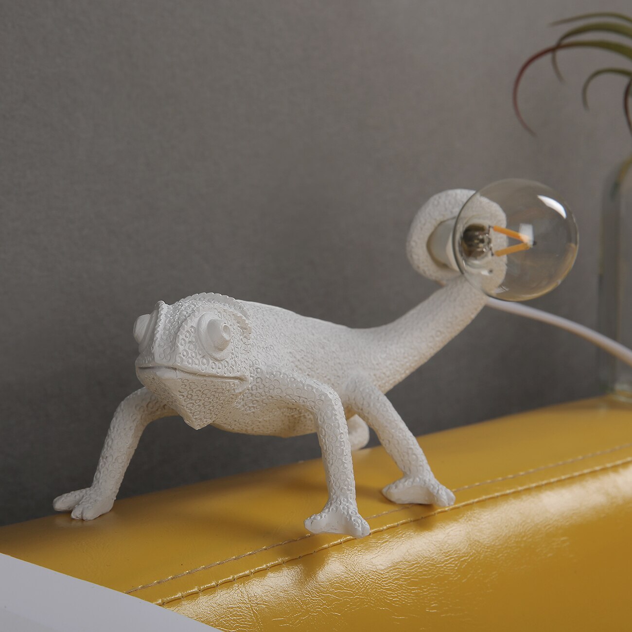 Stylish Resin Reptile Desk Lamp