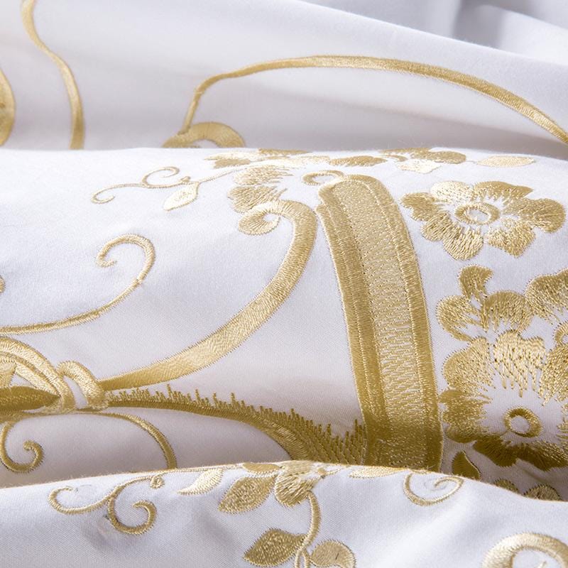 Luxurious Cream and Gold Bedroom Bedding