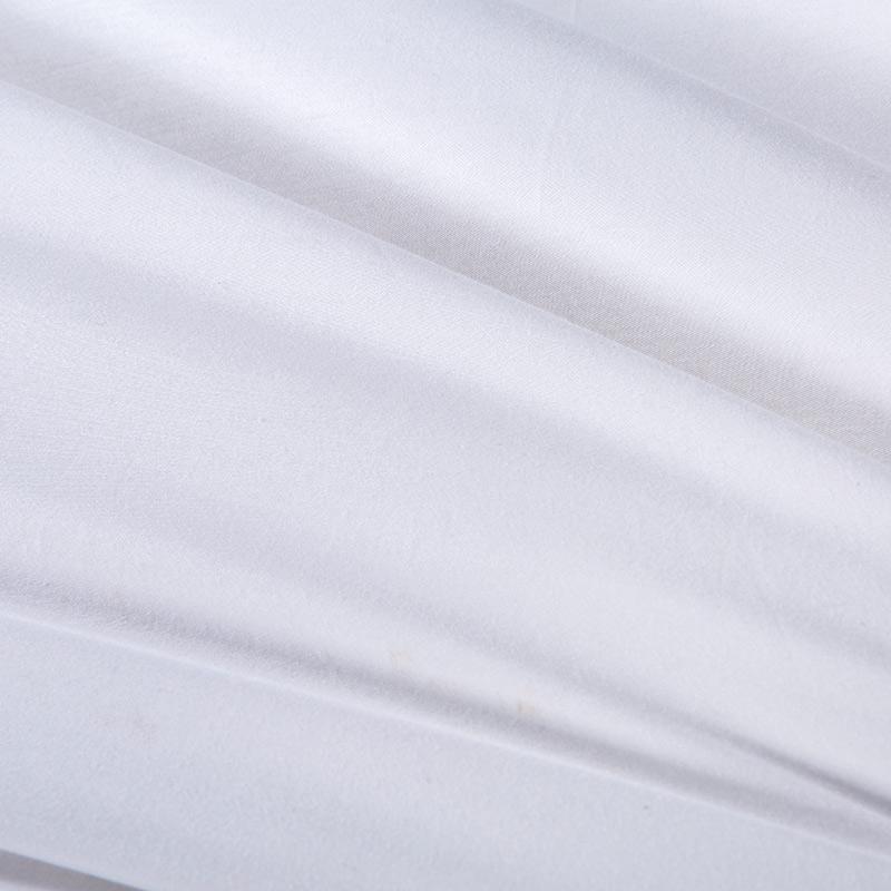 Luxurious Cream and Gold Bedroom Bedding