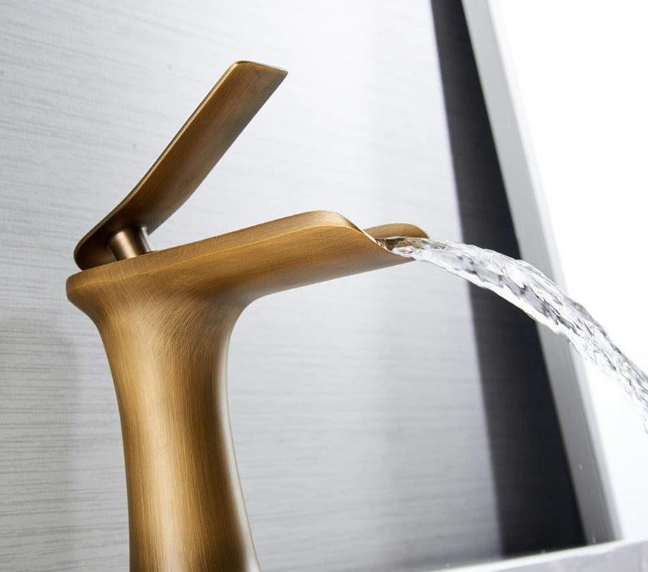 Luxury Bathroom Faucet - Contemporary Water Flow Design