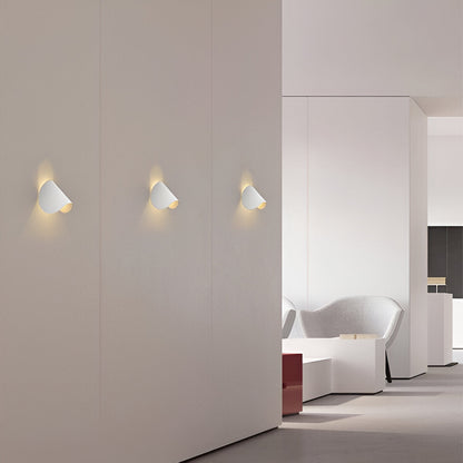 Flexible Metal Wall Light with Curved Shade