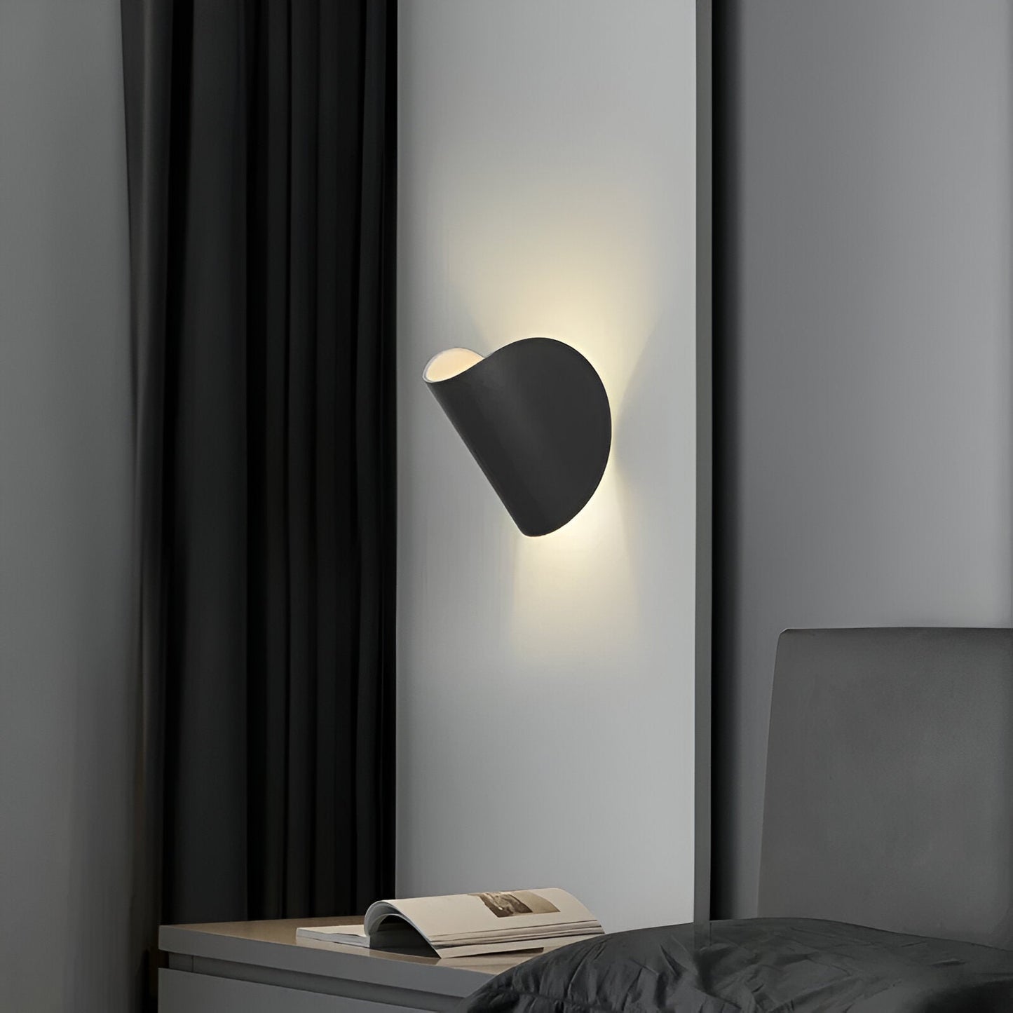 Flexible Metal Wall Light with Curved Shade